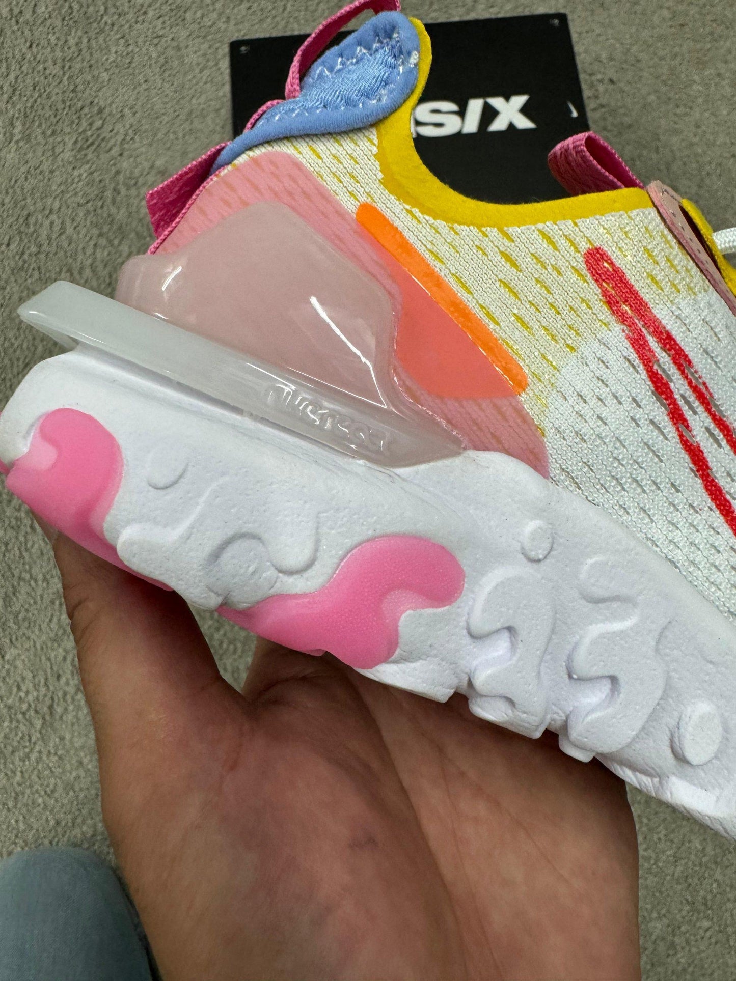 NIKE REACT • BLANCO/ROSA/AMARILLO