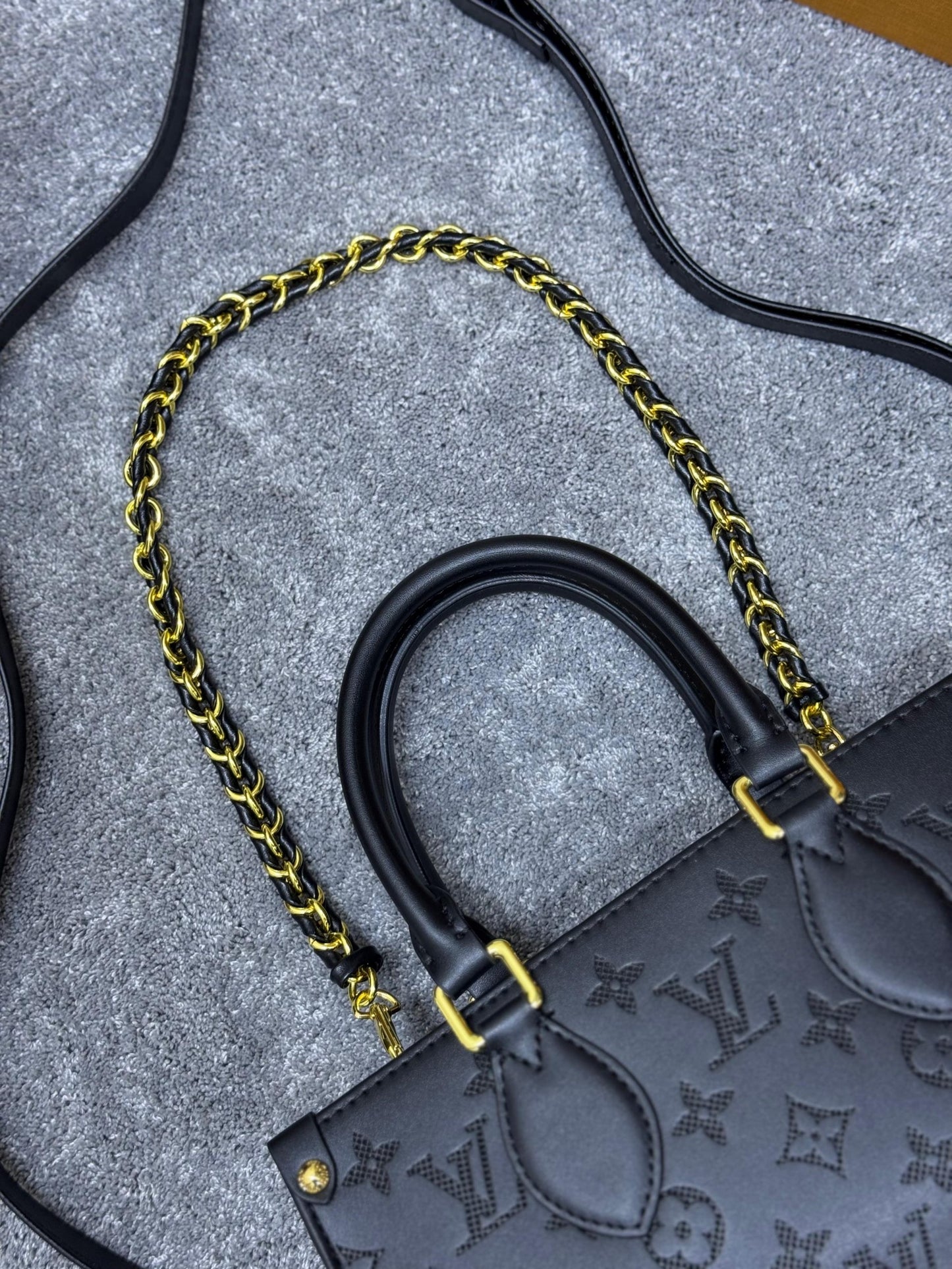 BOLSO LOUIS VUITTON • NEGRO