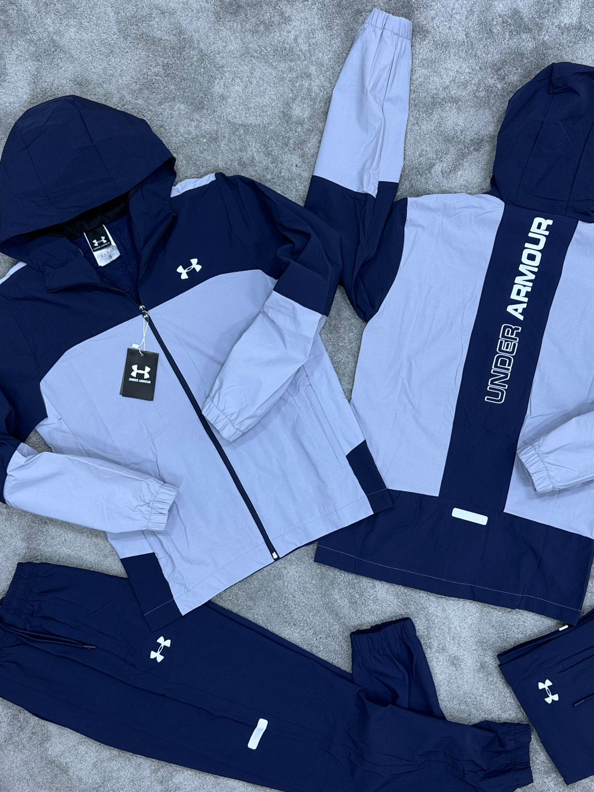 UNDER ARMOUR • BLANCO/AZUL