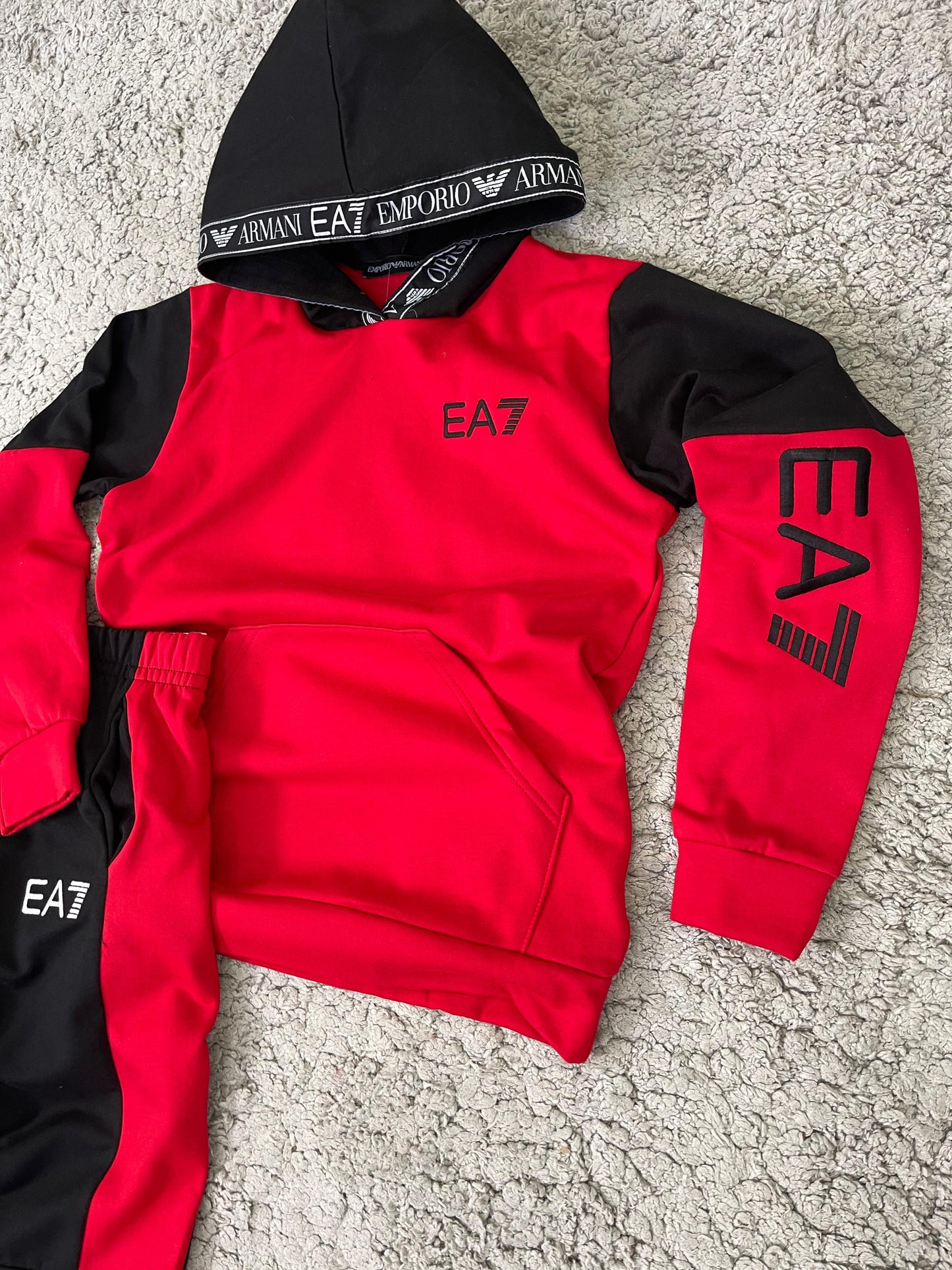 CONJUNTO EA7 • NEGRO/ROJO