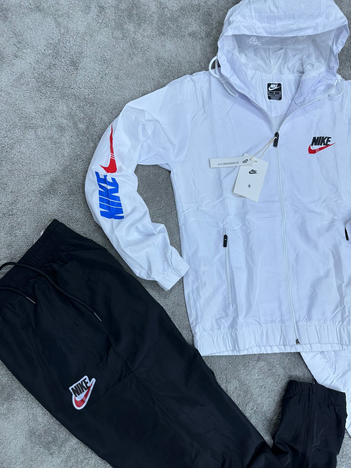 CONJUNTO NIKE • BLANCO/NEGRO