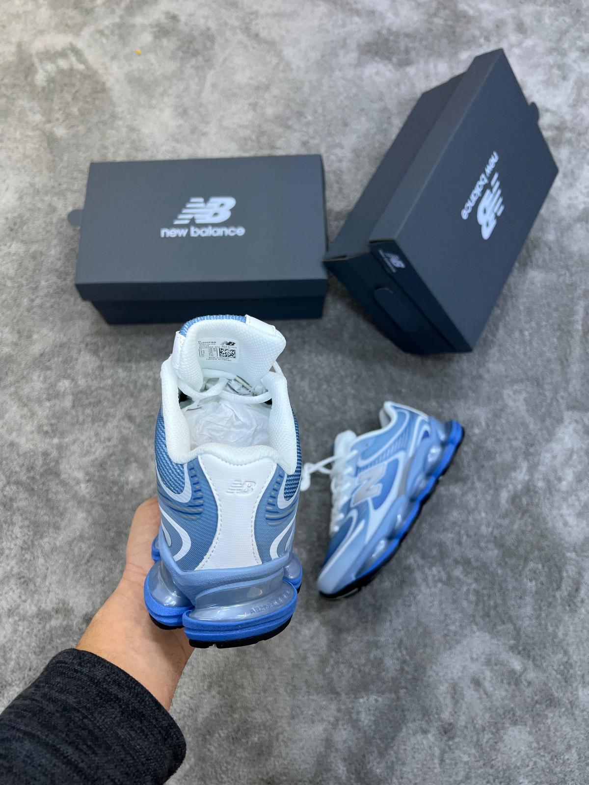 NEW BALANCE 2000 • AZUL