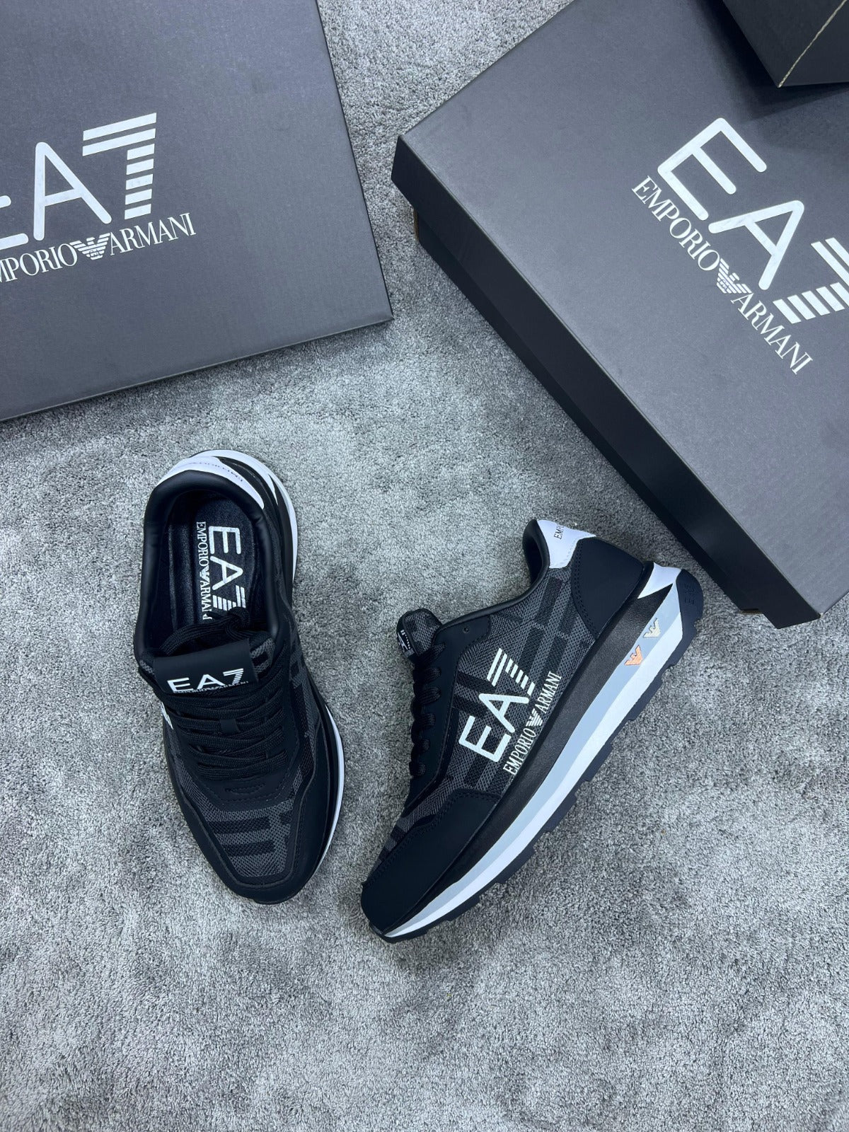 EMPORIO ARMANI • NEGRO/BLANCO
