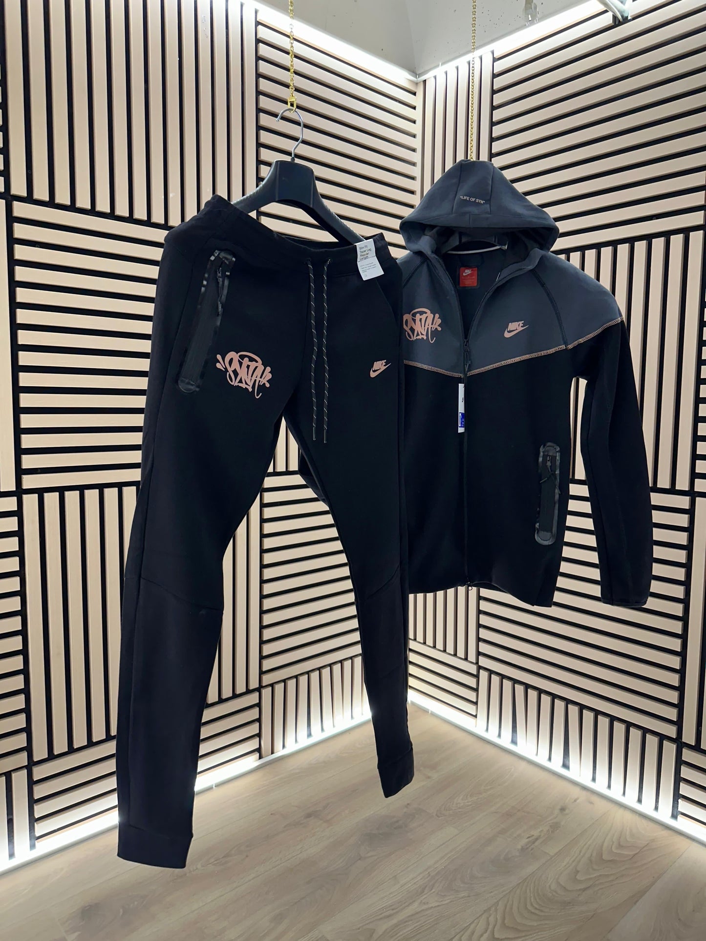 CONJUNTO SYNA X NIKE TECH