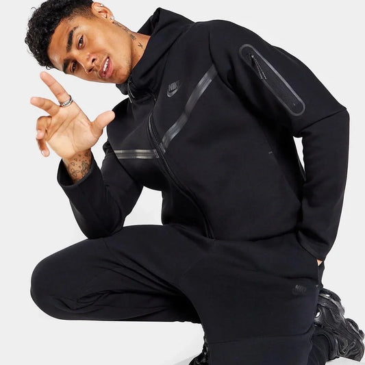 NIKE TECH FLEECE ∙ NEGRO
