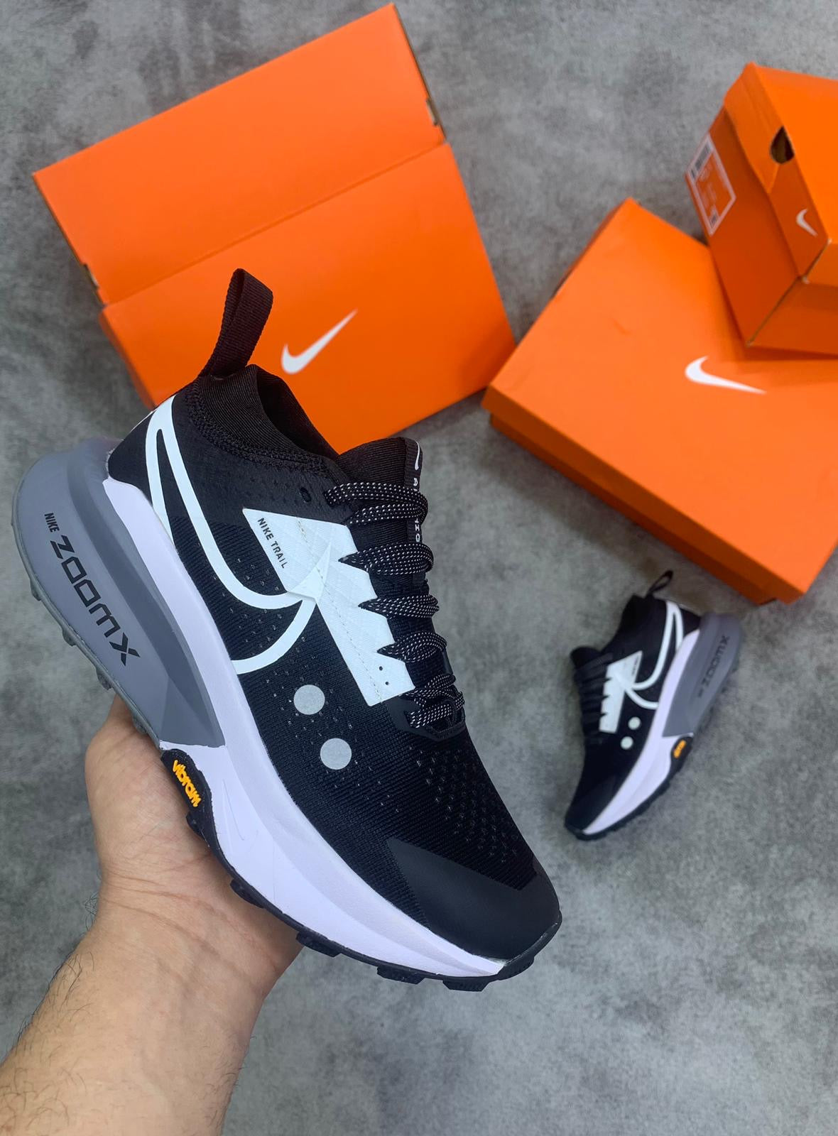 NIKE Air Zoom AlphaFly • NEGRO/BLANCO