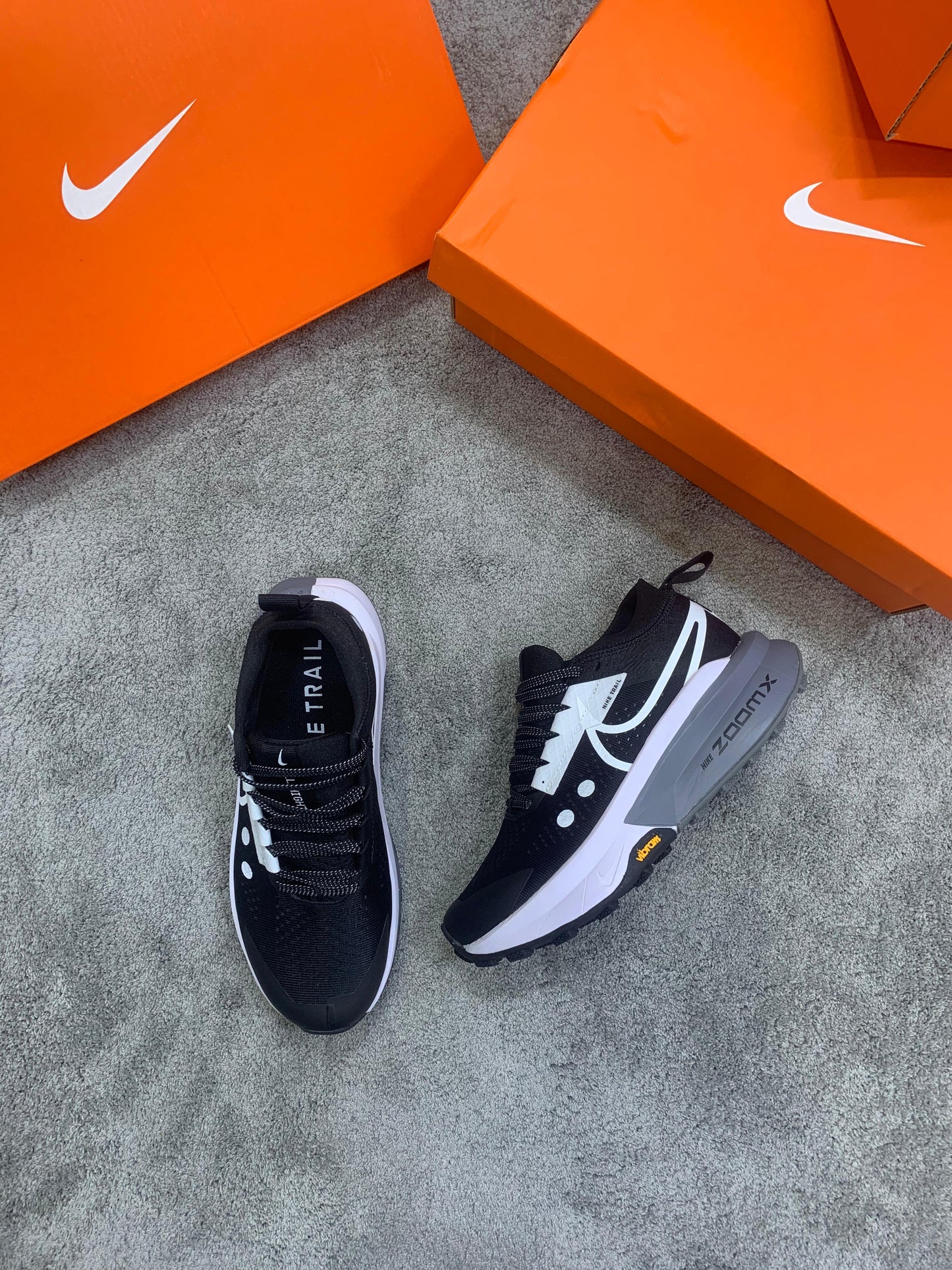 NIKE Air Zoom AlphaFly • NEGRO/BLANCO