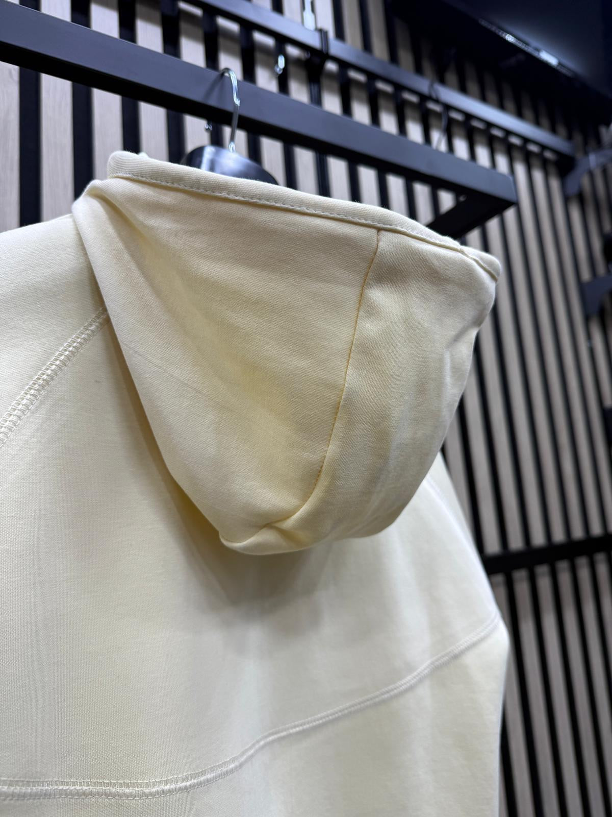 NIKE TECH FLEECE • CREMA