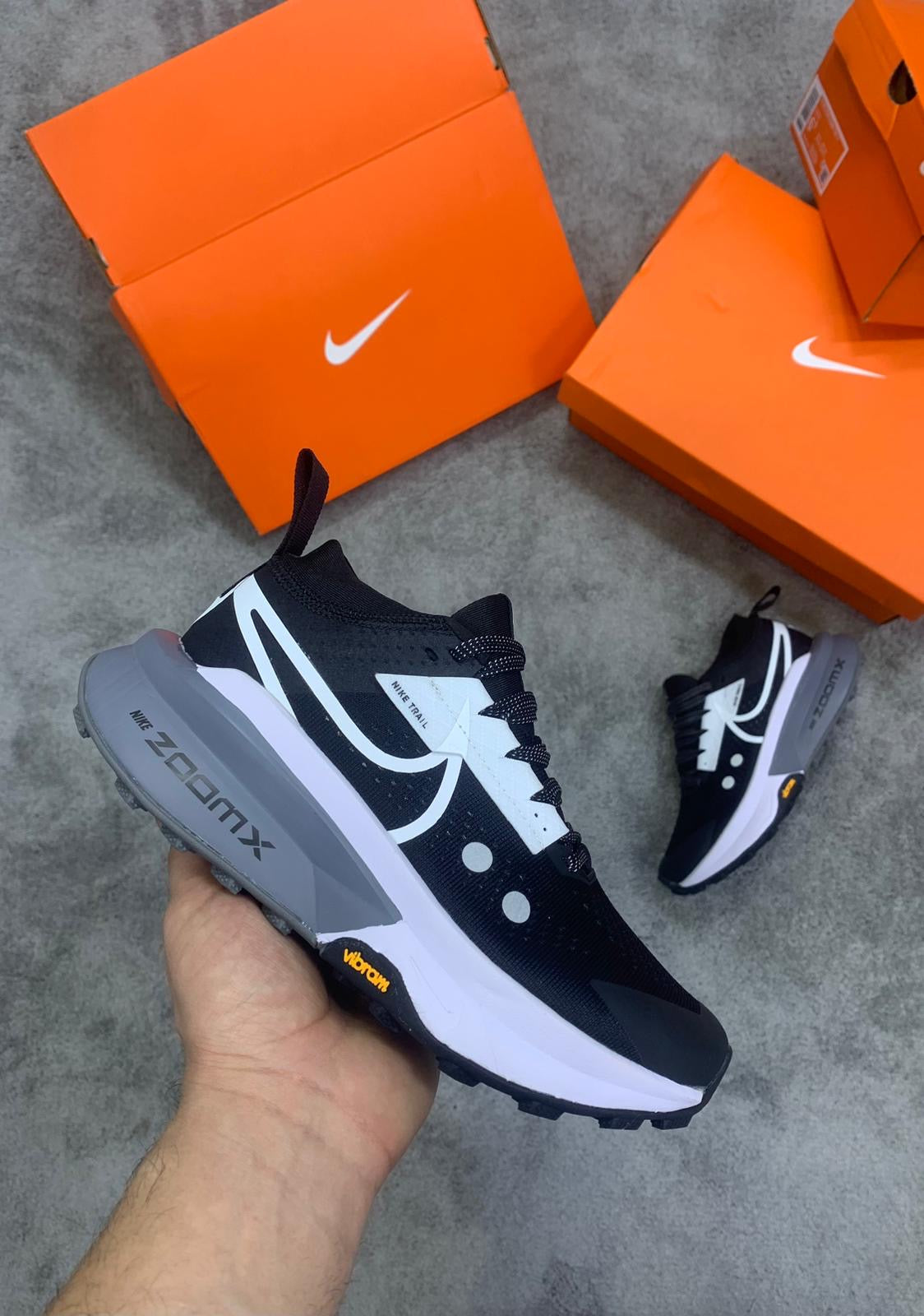 NIKE Air Zoom AlphaFly • NEGRO/BLANCO