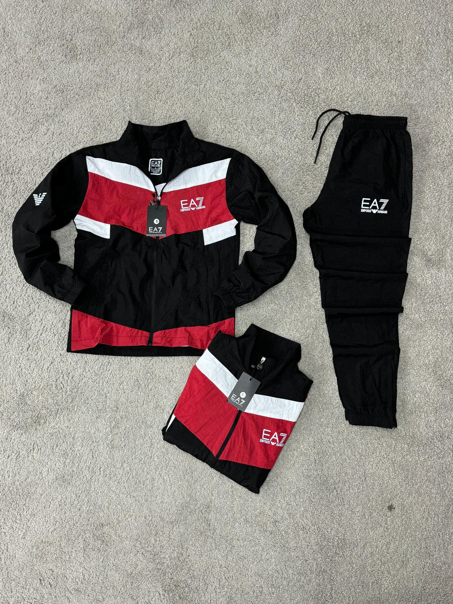CONJUNTO EA7 • NEGRO/ROJO