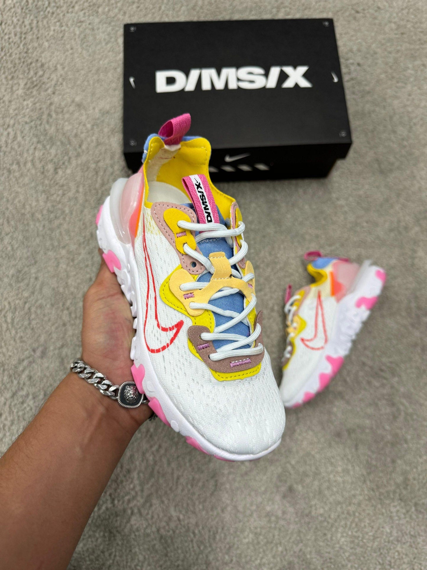 NIKE REACT • BLANCO/ROSA/AMARILLO
