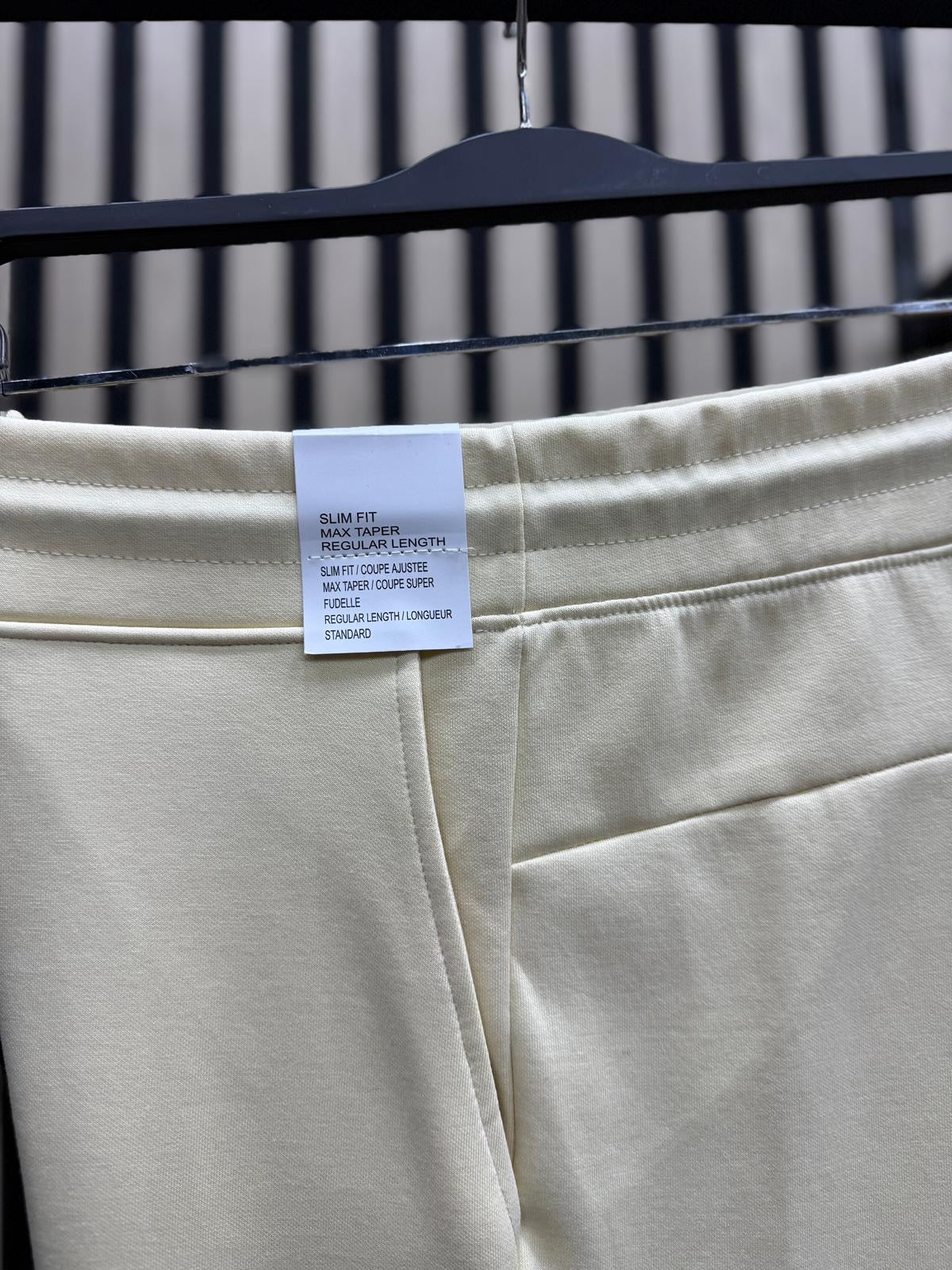 NIKE TECH FLEECE • CREMA