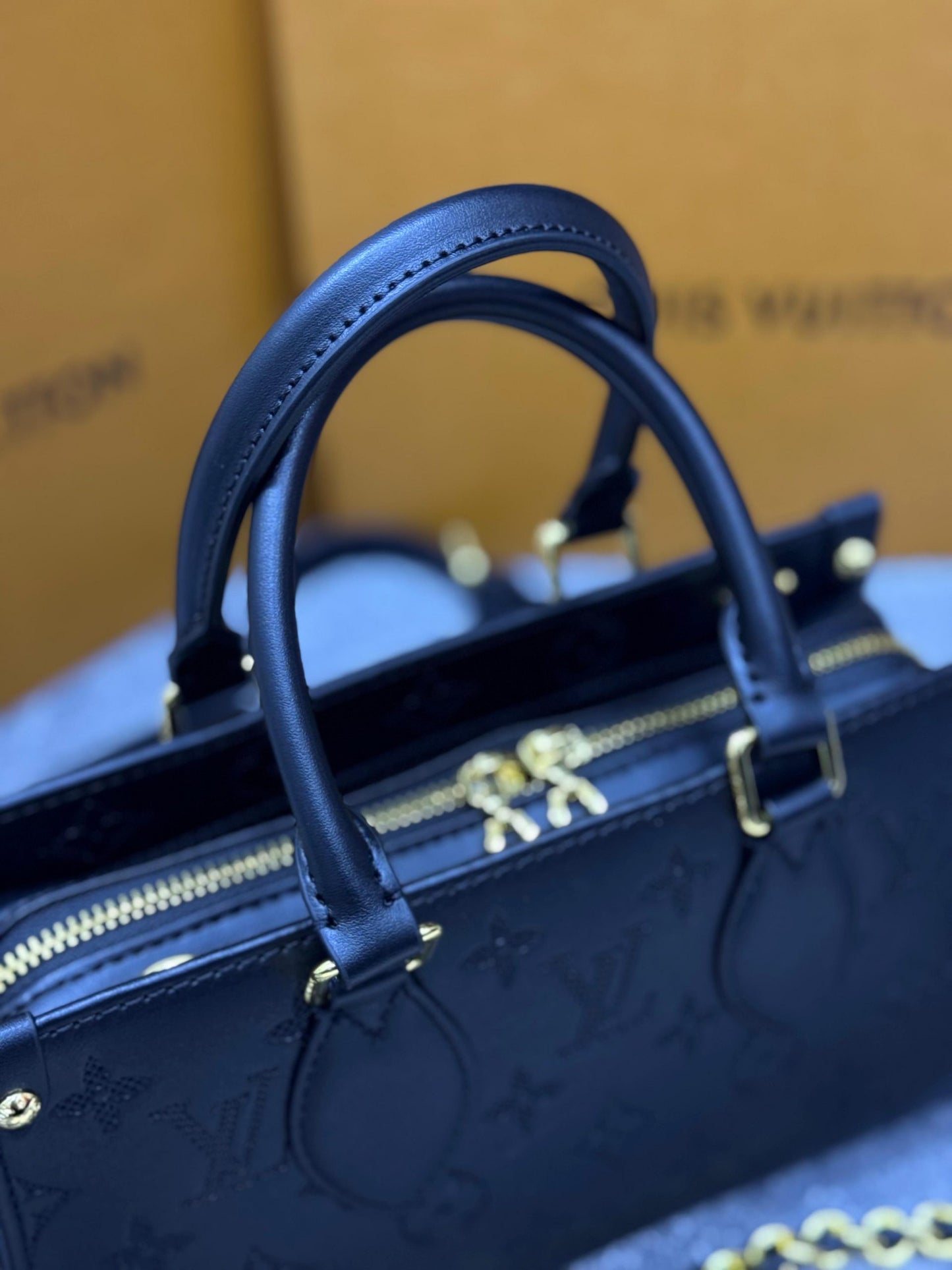 BOLSO LOUIS VUITTON • NEGRO