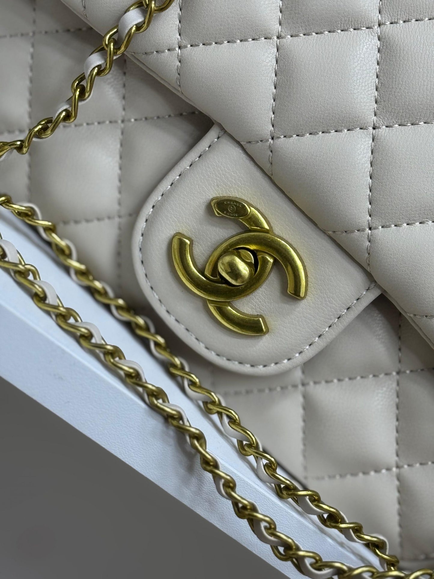 BOLSO CHANEL • BLANCO