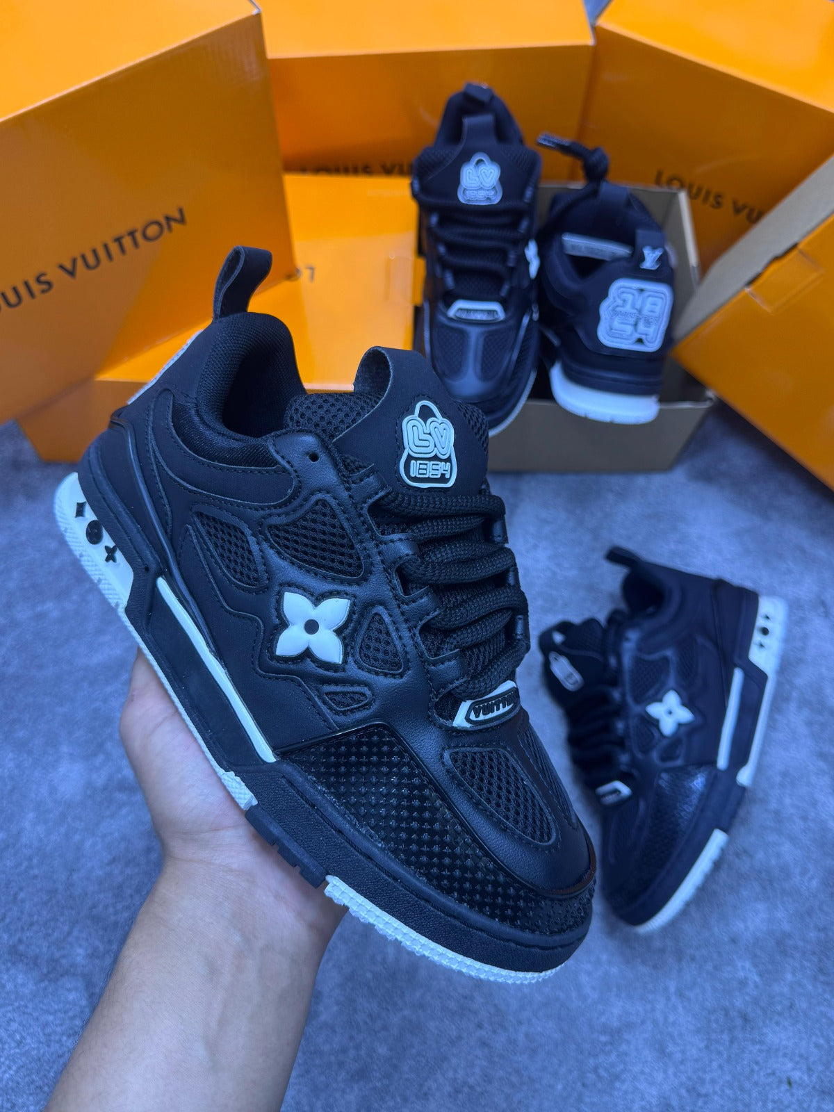 LOUIS VUITTON SKATE • NEGRO