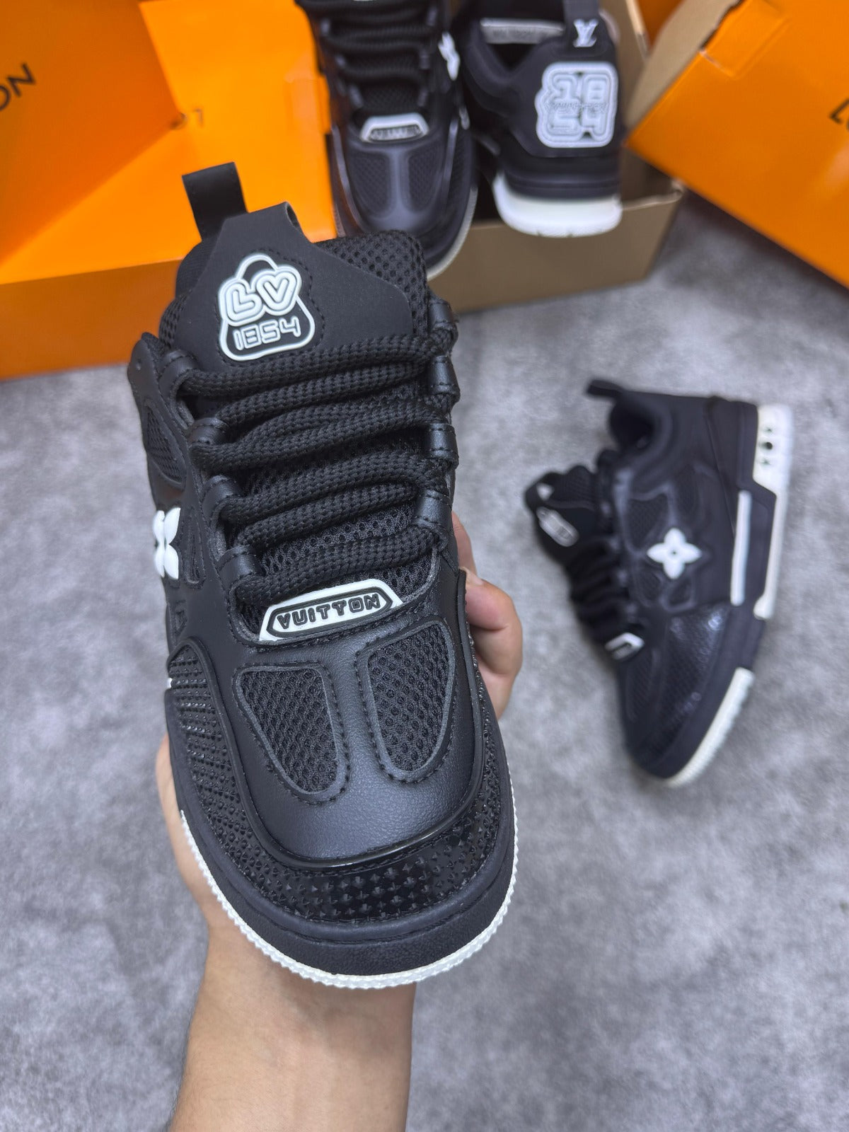 LOUIS VUITTON SKATE • NEGRO