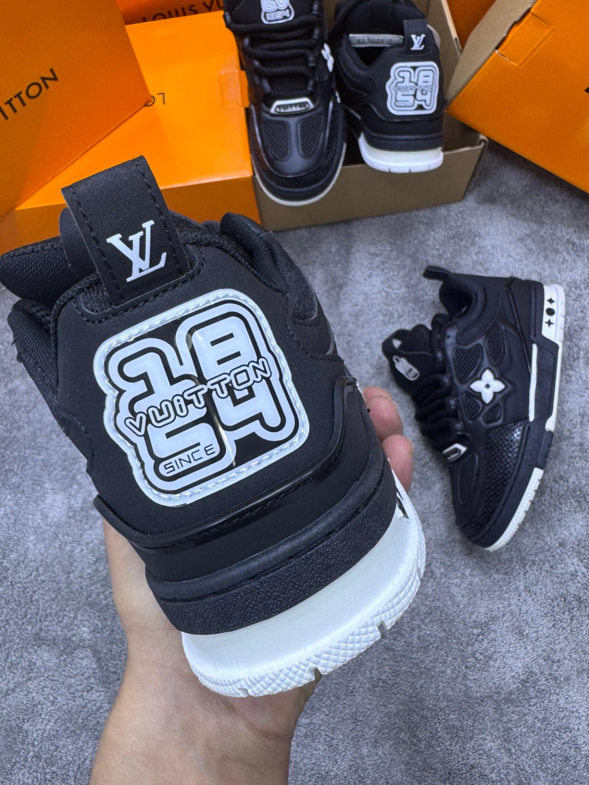 LOUIS VUITTON SKATE • NEGRO