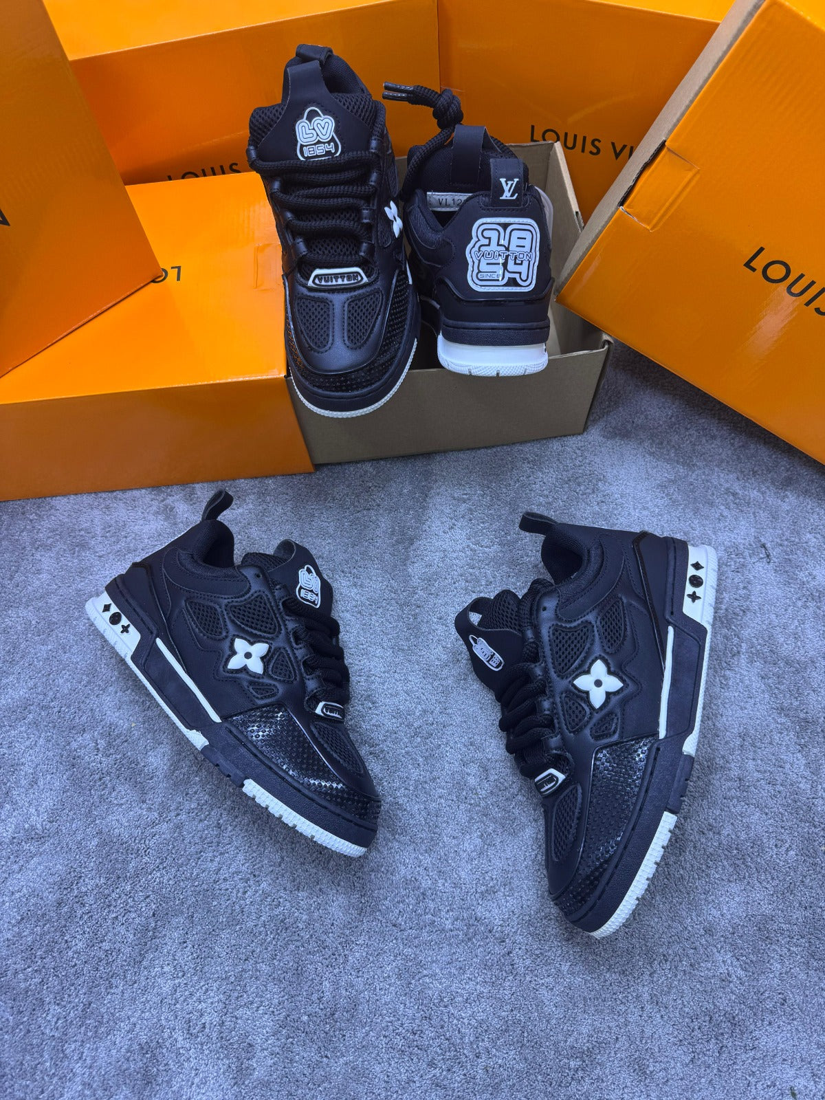 LOUIS VUITTON SKATE • NEGRO