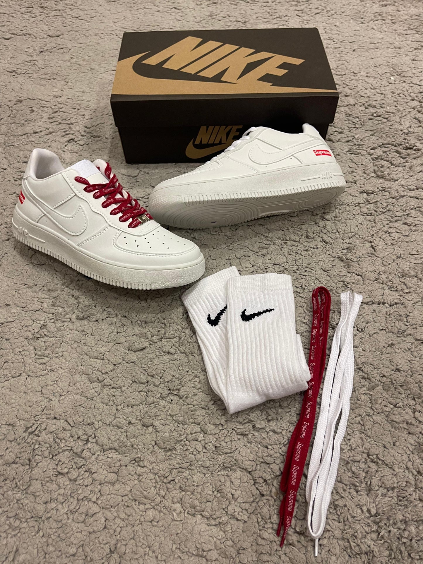 NIKE AIR FORCE 1 • SUPREME