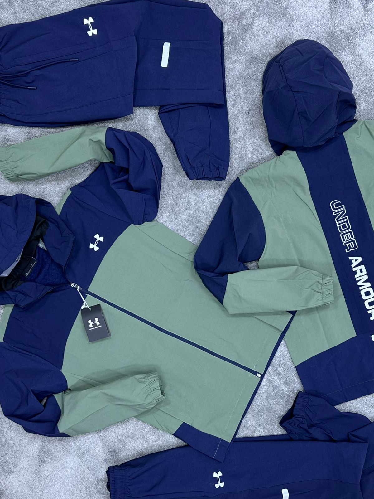 UNDER ARMOUR • AZUL/VERDE