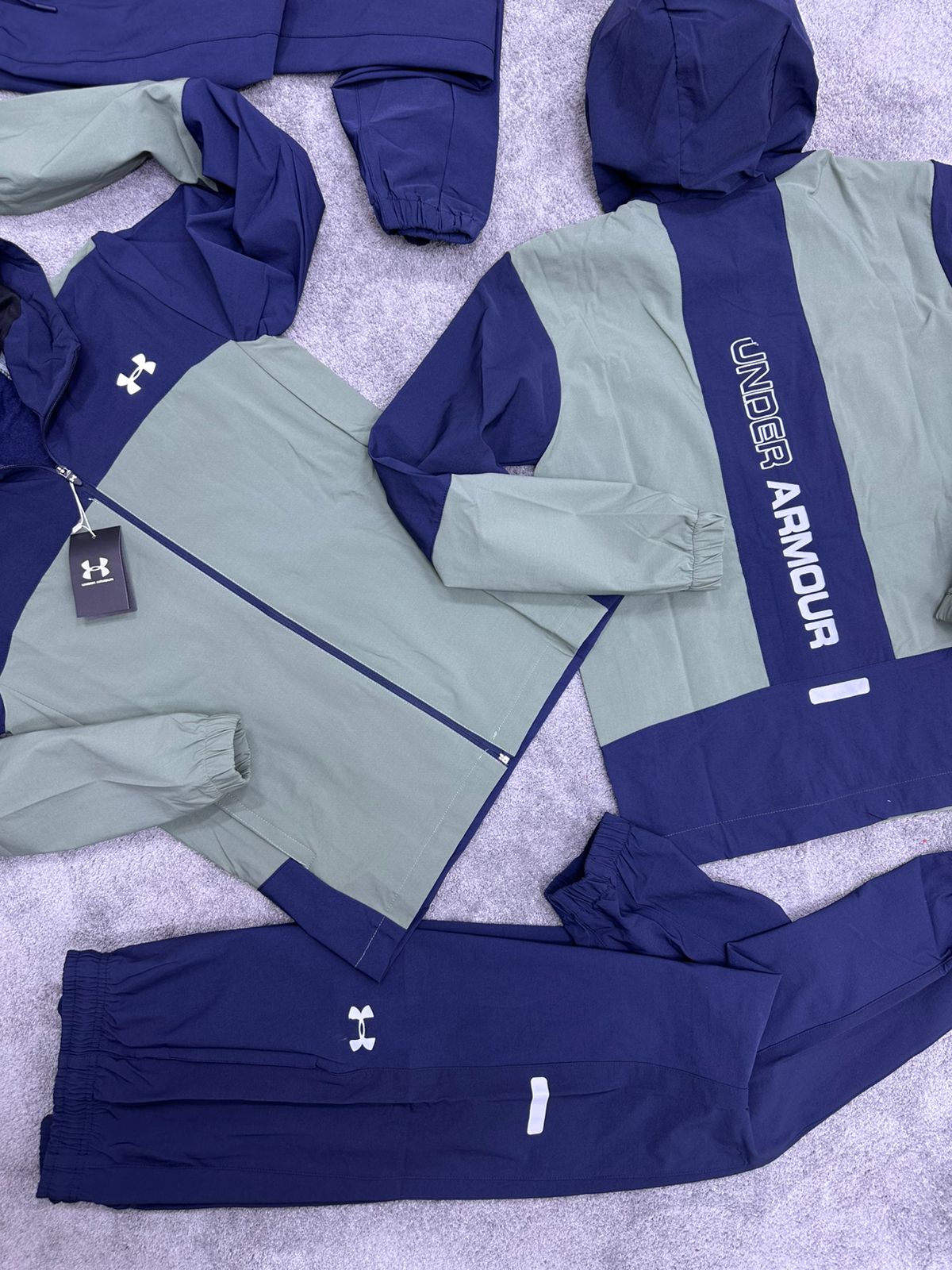 UNDER ARMOUR • AZUL/VERDE