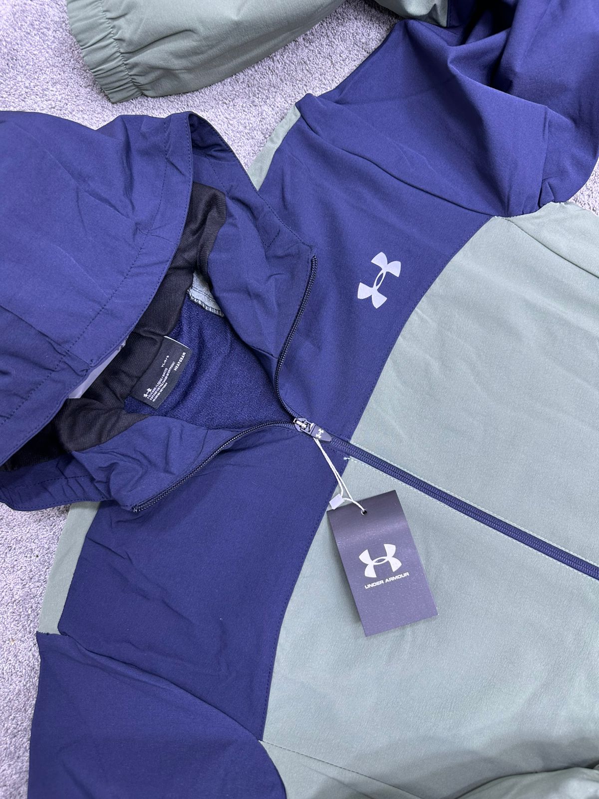 UNDER ARMOUR • AZUL/VERDE