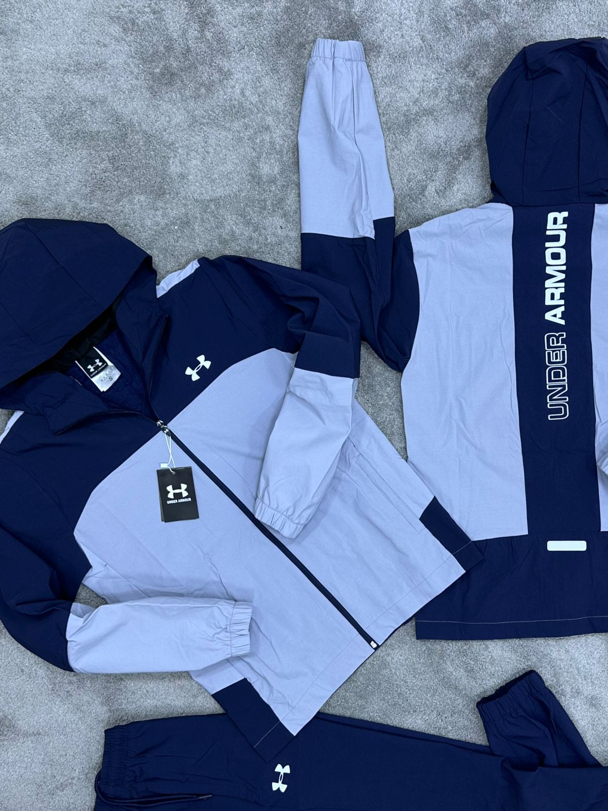 UNDER ARMOUR • BLANCO/AZUL