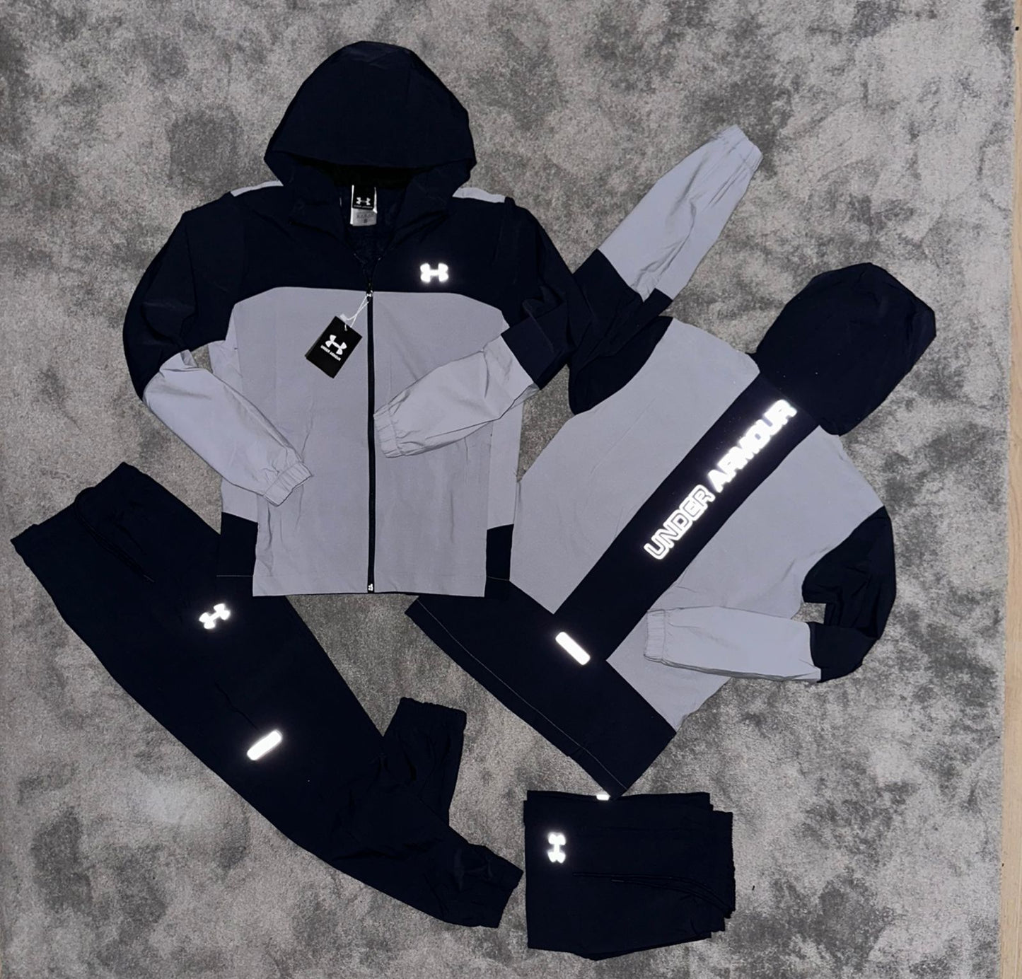 UNDER ARMOUR • NEGRO/GRIS