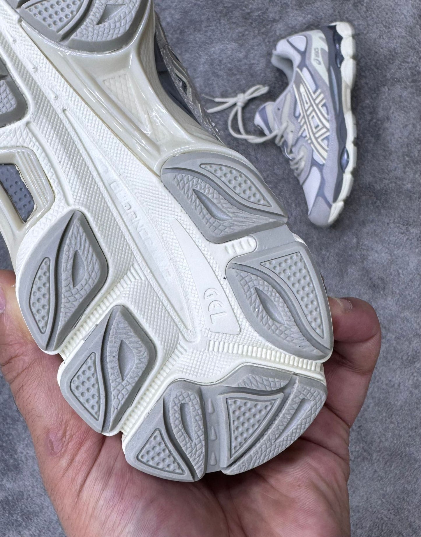 ASICS GEL-NYC • GRIS