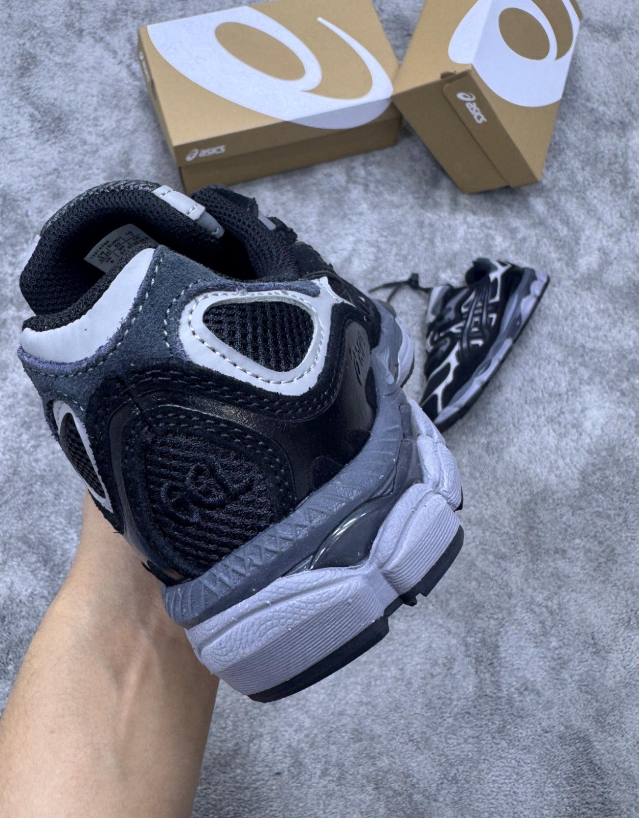 ASICS GEL-NYC • NEGRO