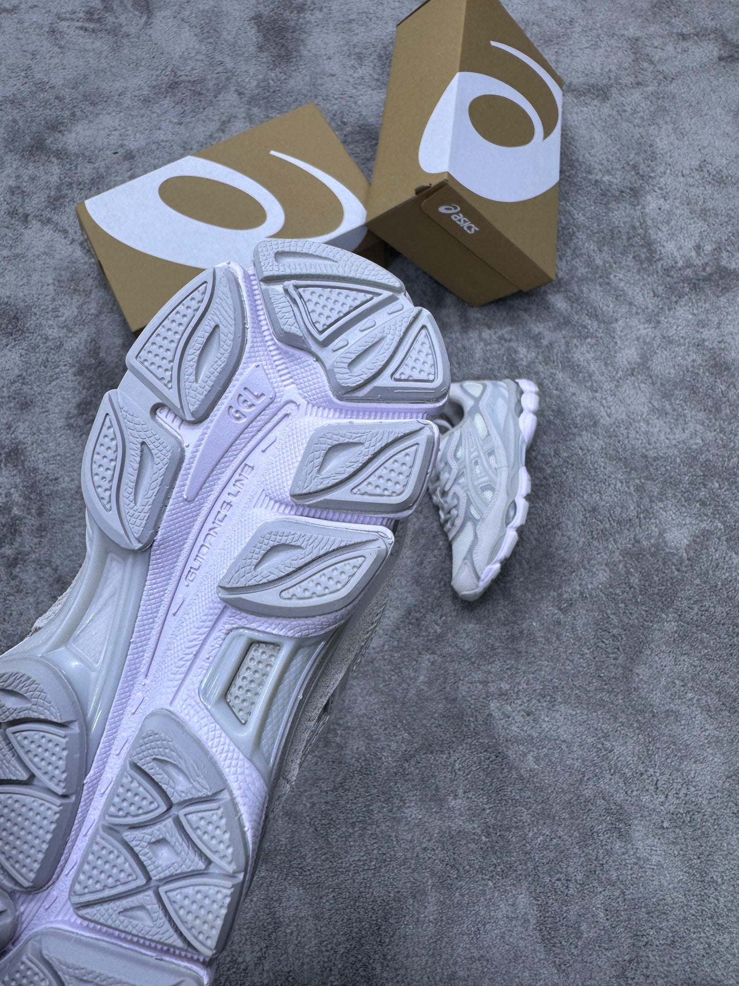 ASICS GEL-NYC • GRIS