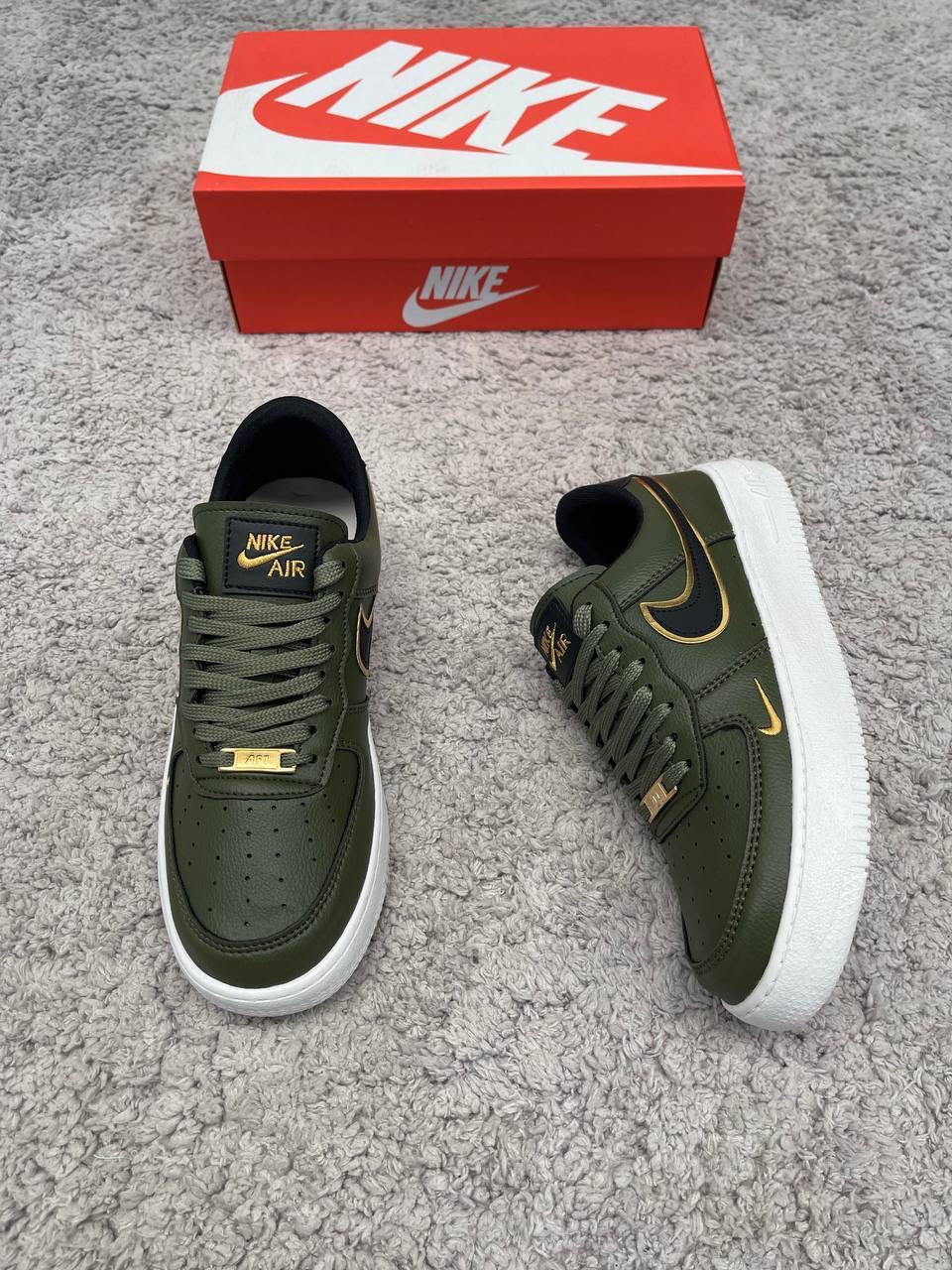 NIKE AIR FORCE • VERDE/ORO