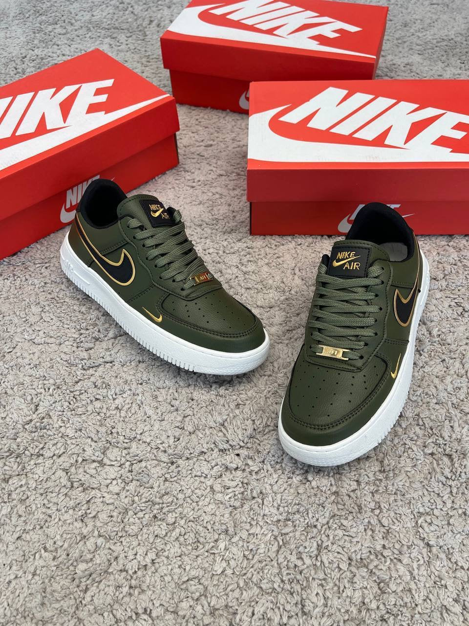 NIKE AIR FORCE • VERDE/ORO