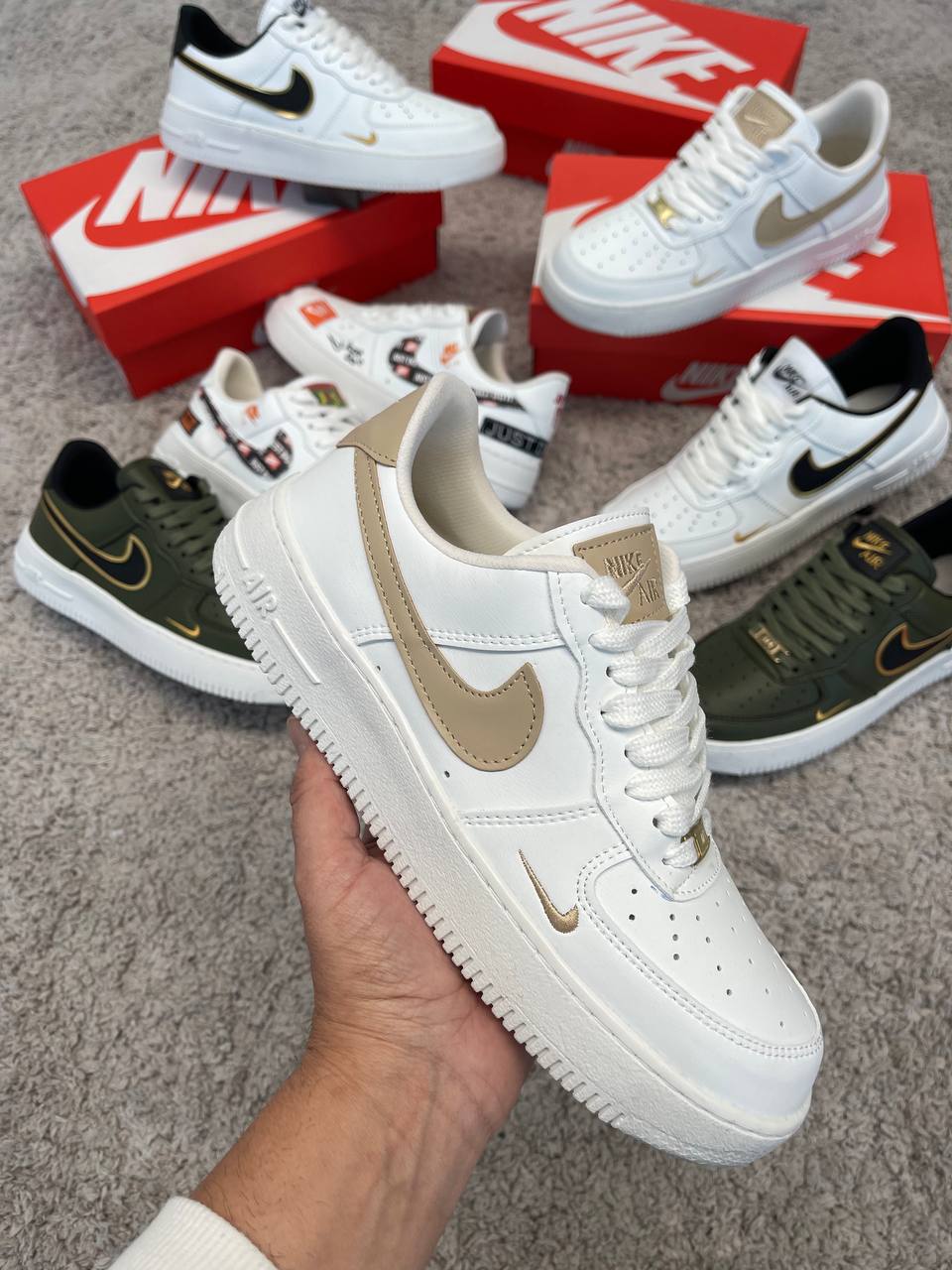 NIKE AIR FORCE • ORO/BLANCO