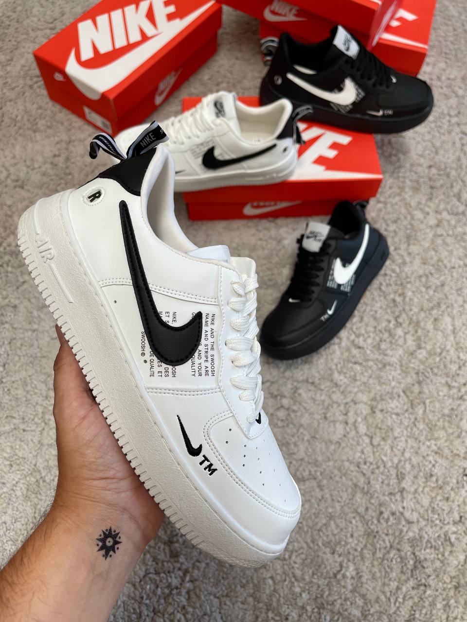 NIKE AIR FORCE • BLANCO/NEGRO