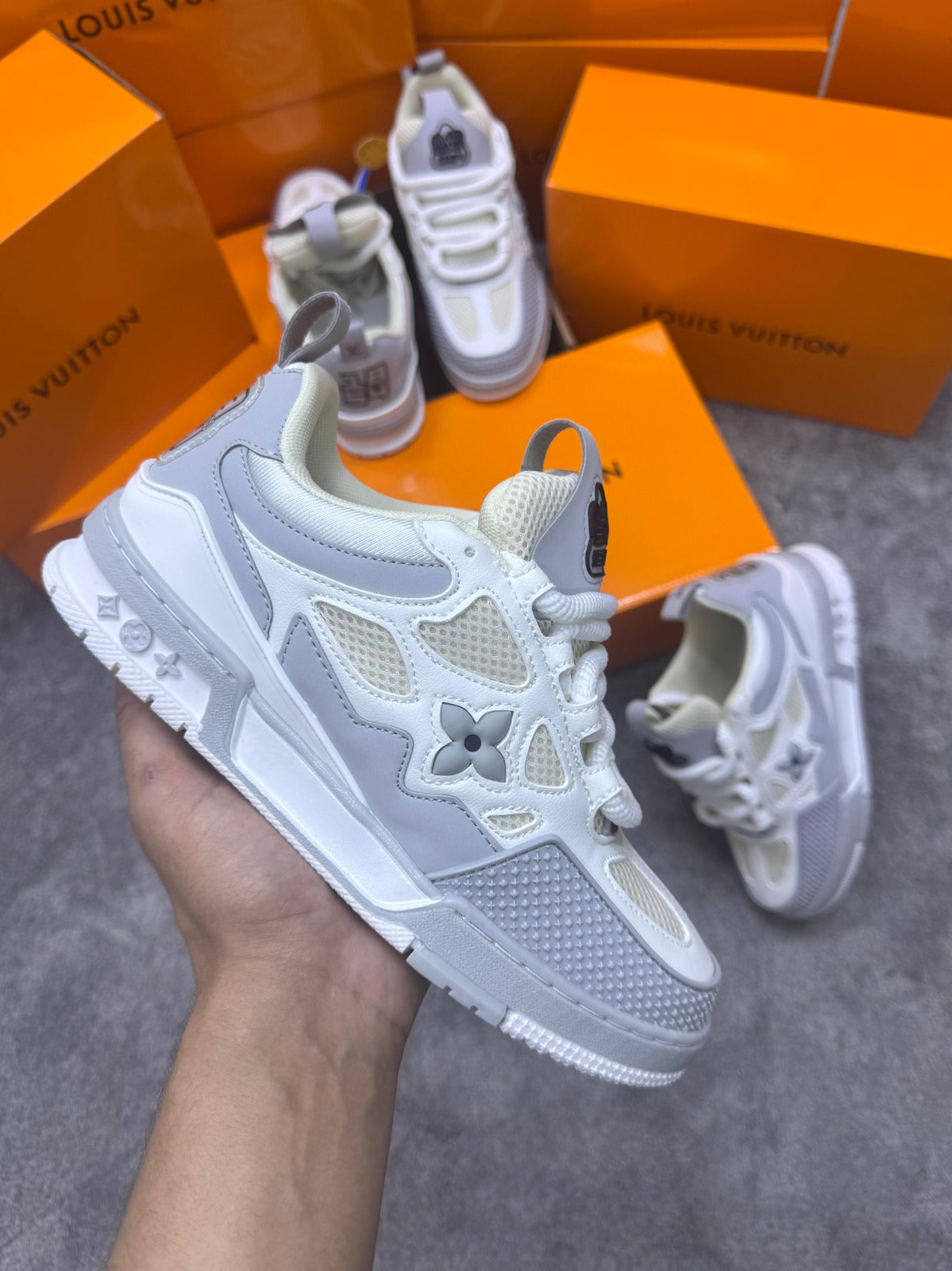 LOUIS VUITTON SKATE • GRIS