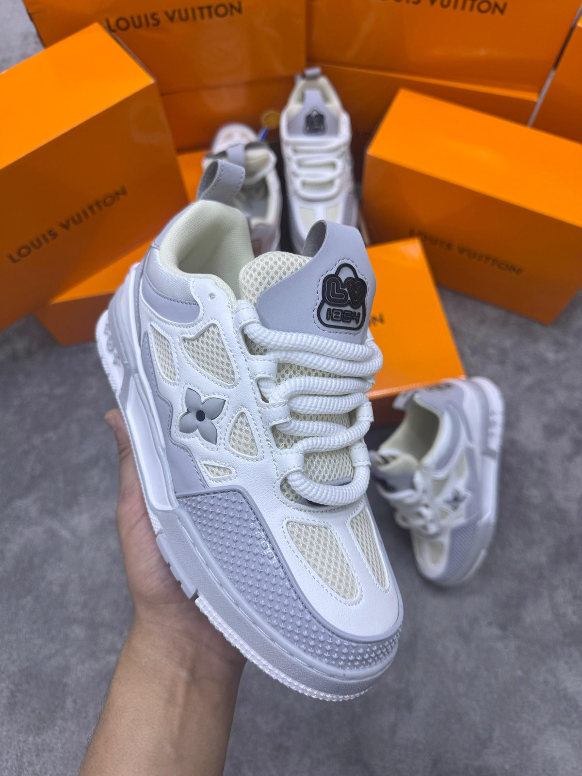 LOUIS VUITTON SKATE • GRIS