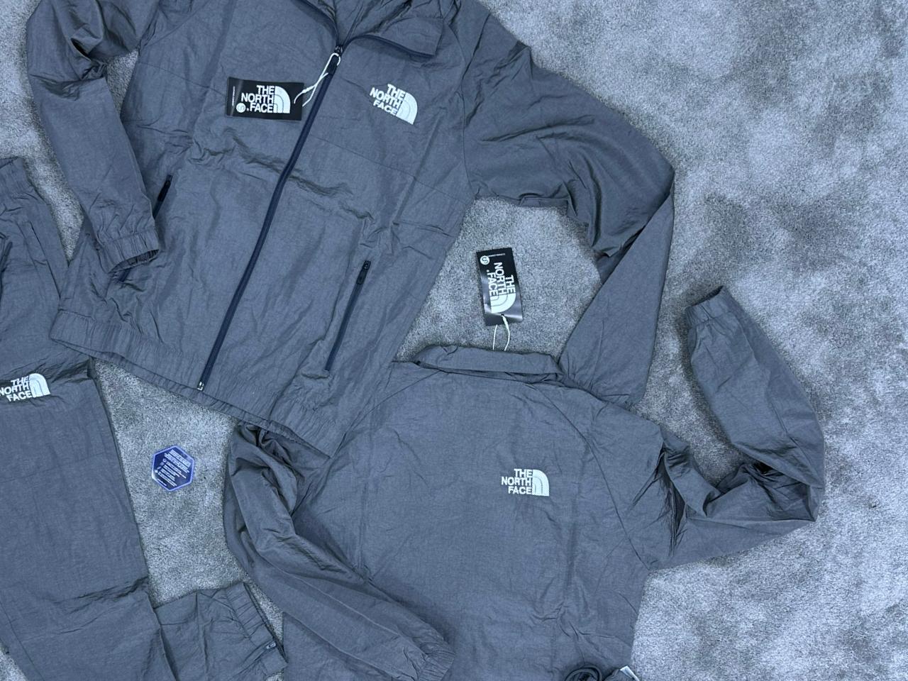 THE NORTH FACE • GRIS