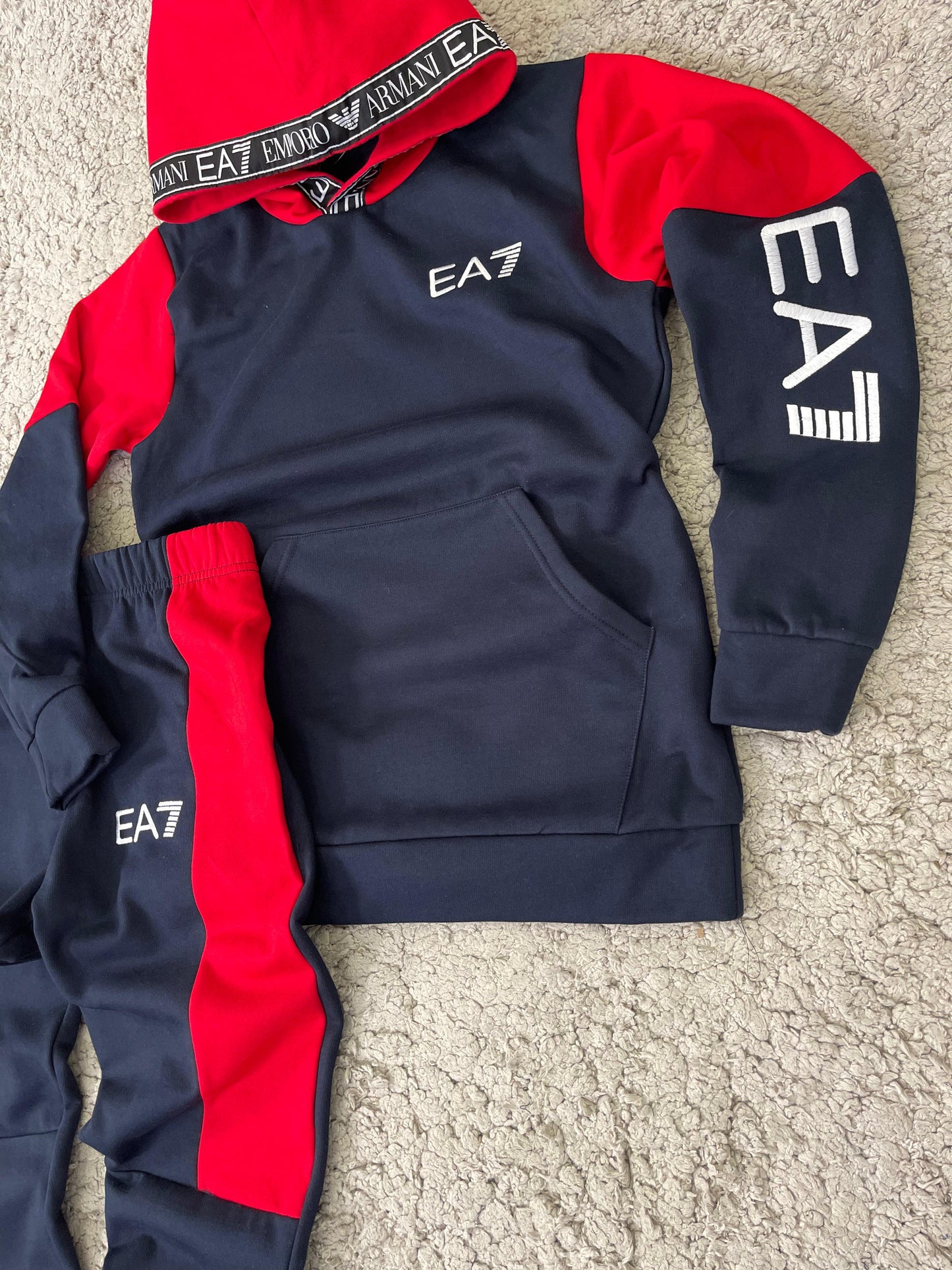 CONJUNTO EA7 • NEGRO/ROJO