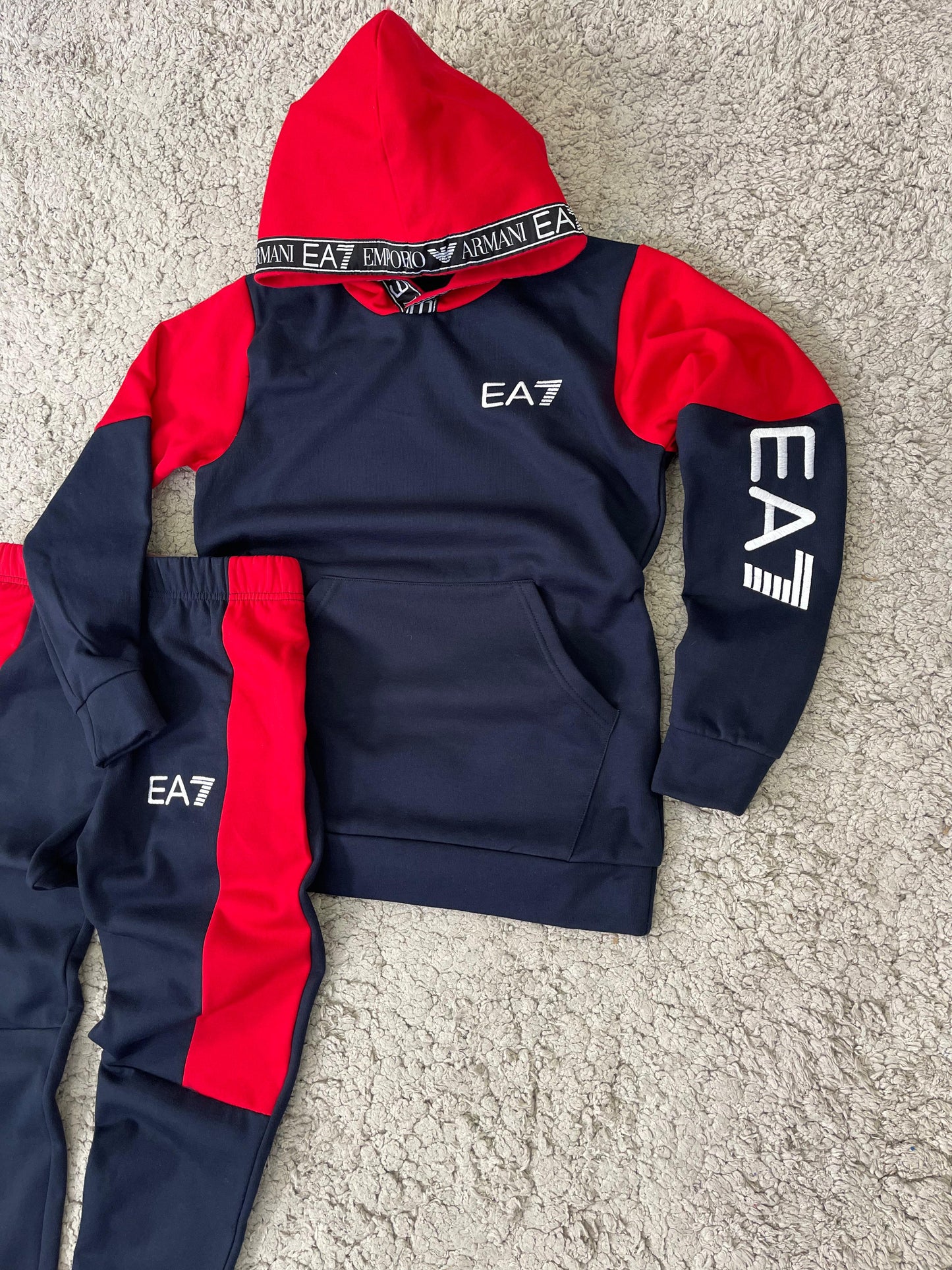 CONJUNTO EA7 • NEGRO/ROJO