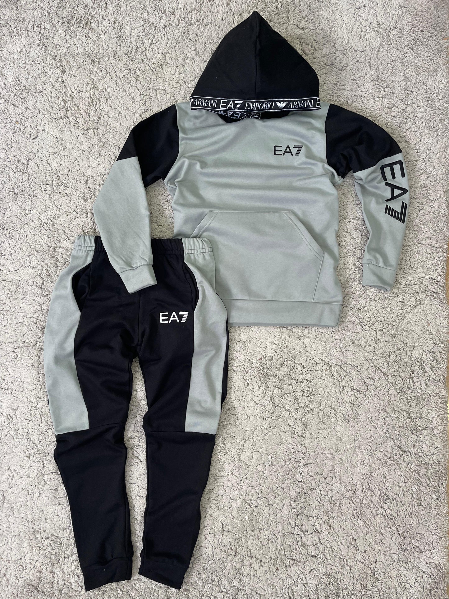 CONJUNTO EA7 • GRIS/NEGRO