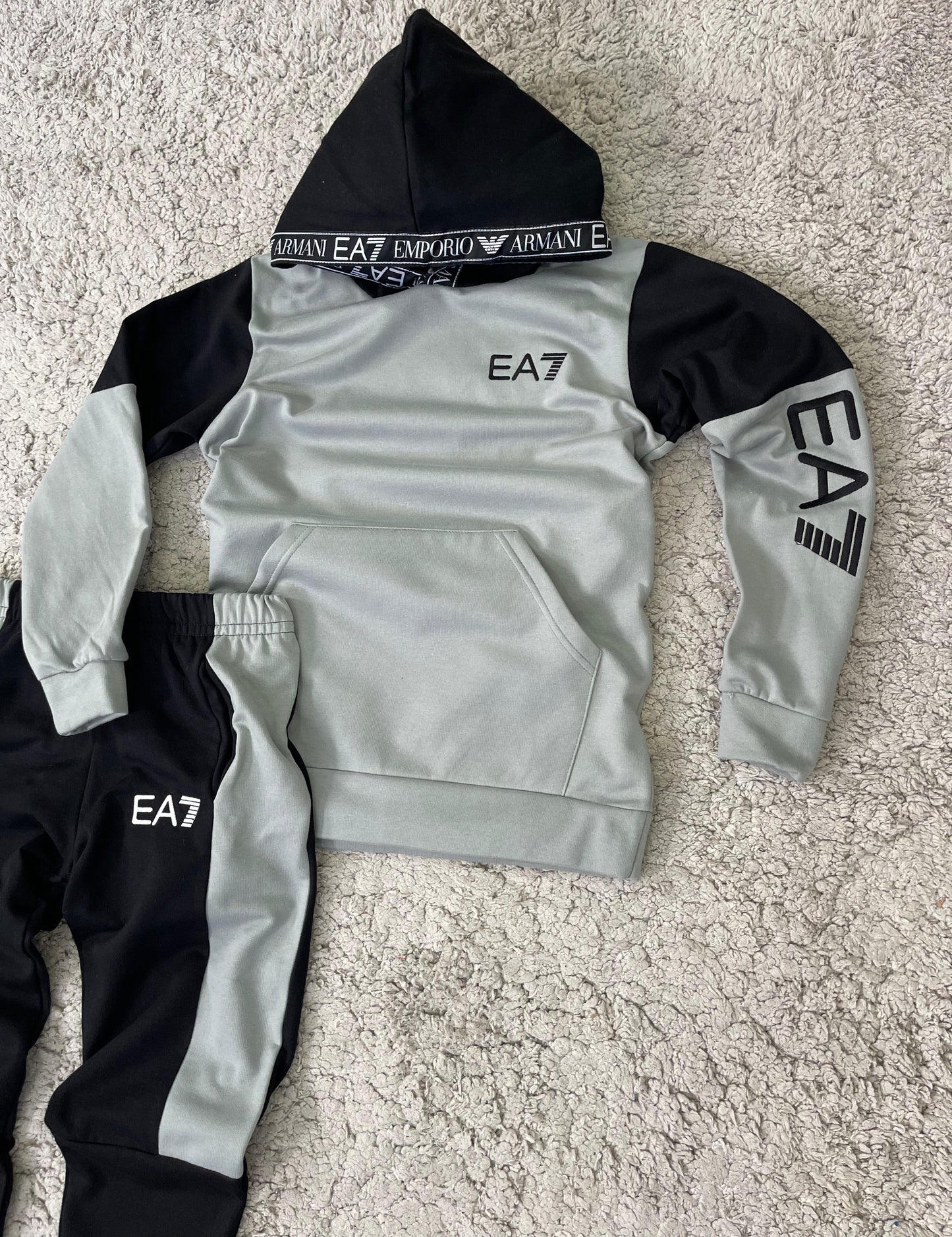 CONJUNTO EA7 • GRIS/NEGRO