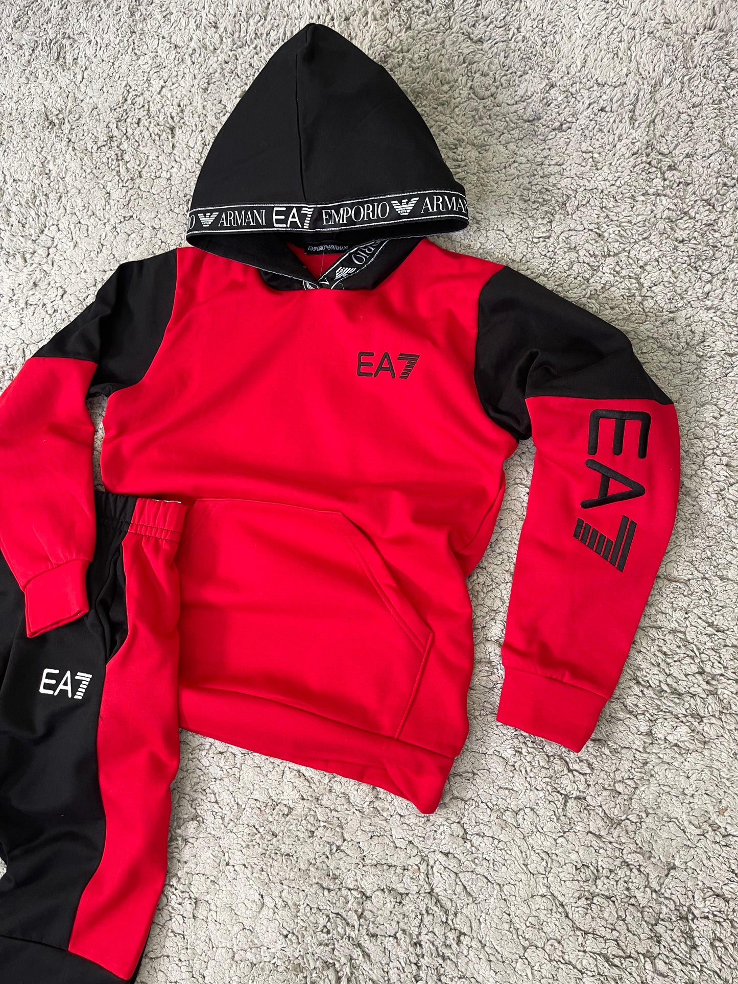 CONJUNTO EA7 • NEGRO/ROJO