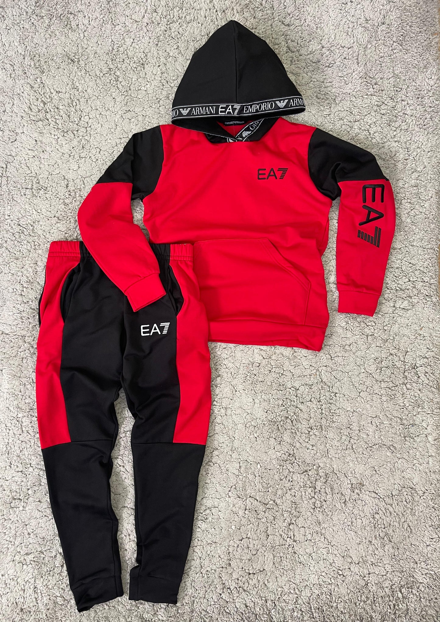 CONJUNTO EA7 • NEGRO/ROJO