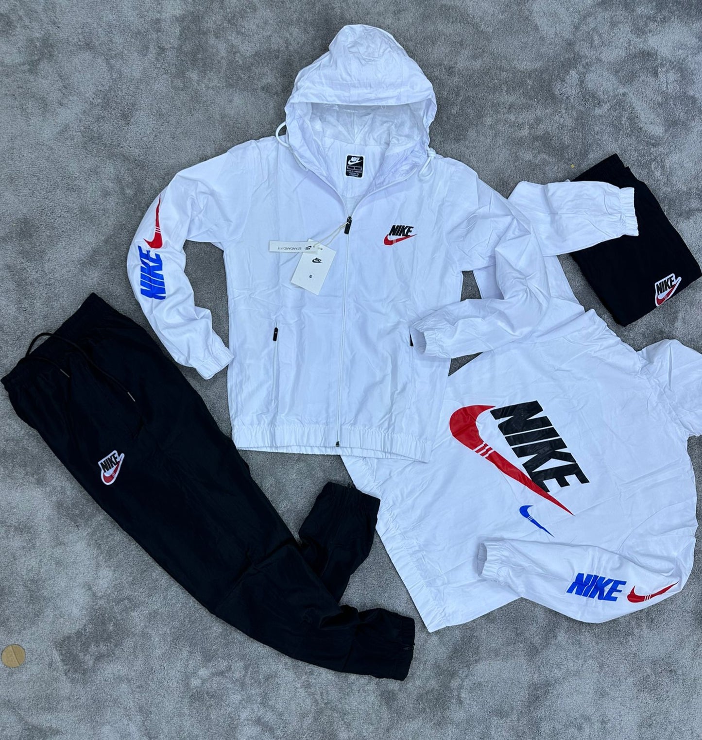 CONJUNTO NIKE • BLANCO/NEGRO
