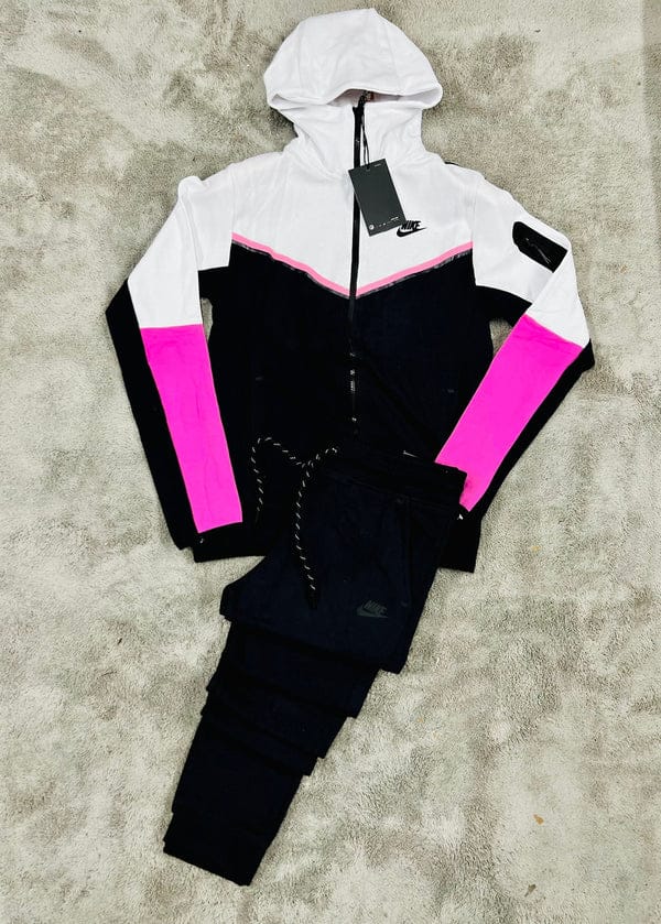 NIKE TECH FLEECE • NEGRO/ROSA