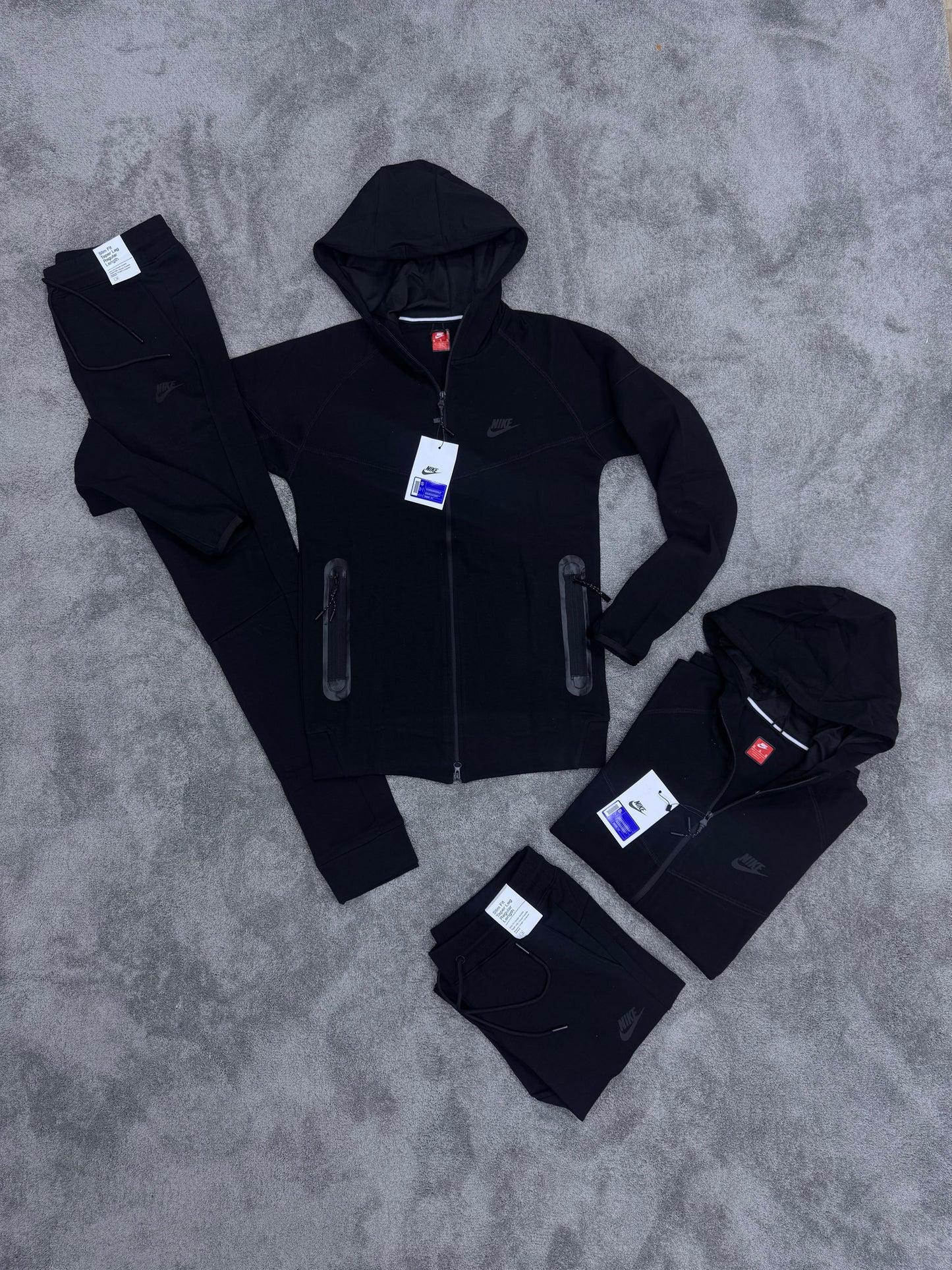 NIKE TECH FLEECE • NEGRO