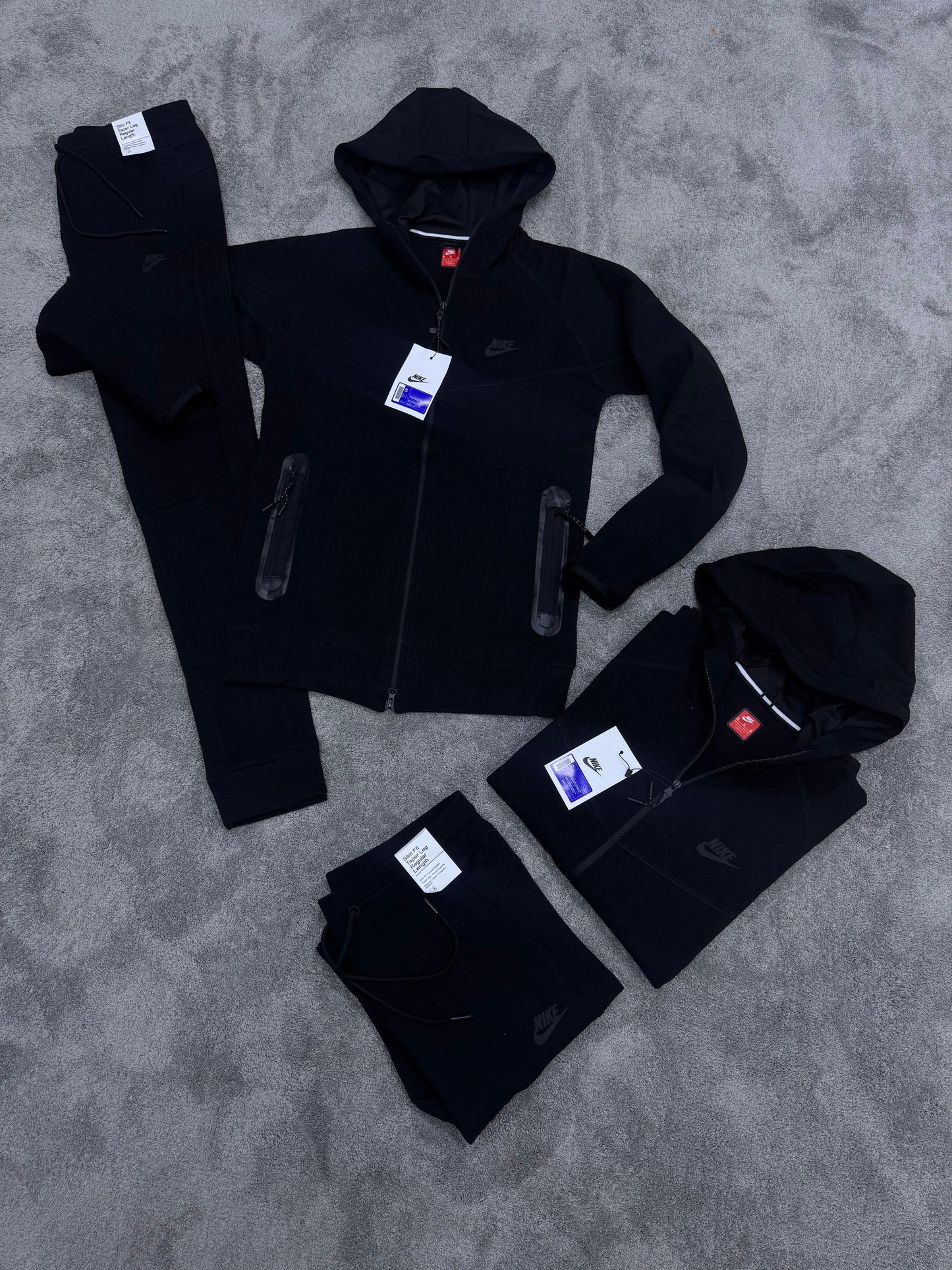 NIKE TECH FLEECE • NEGRO