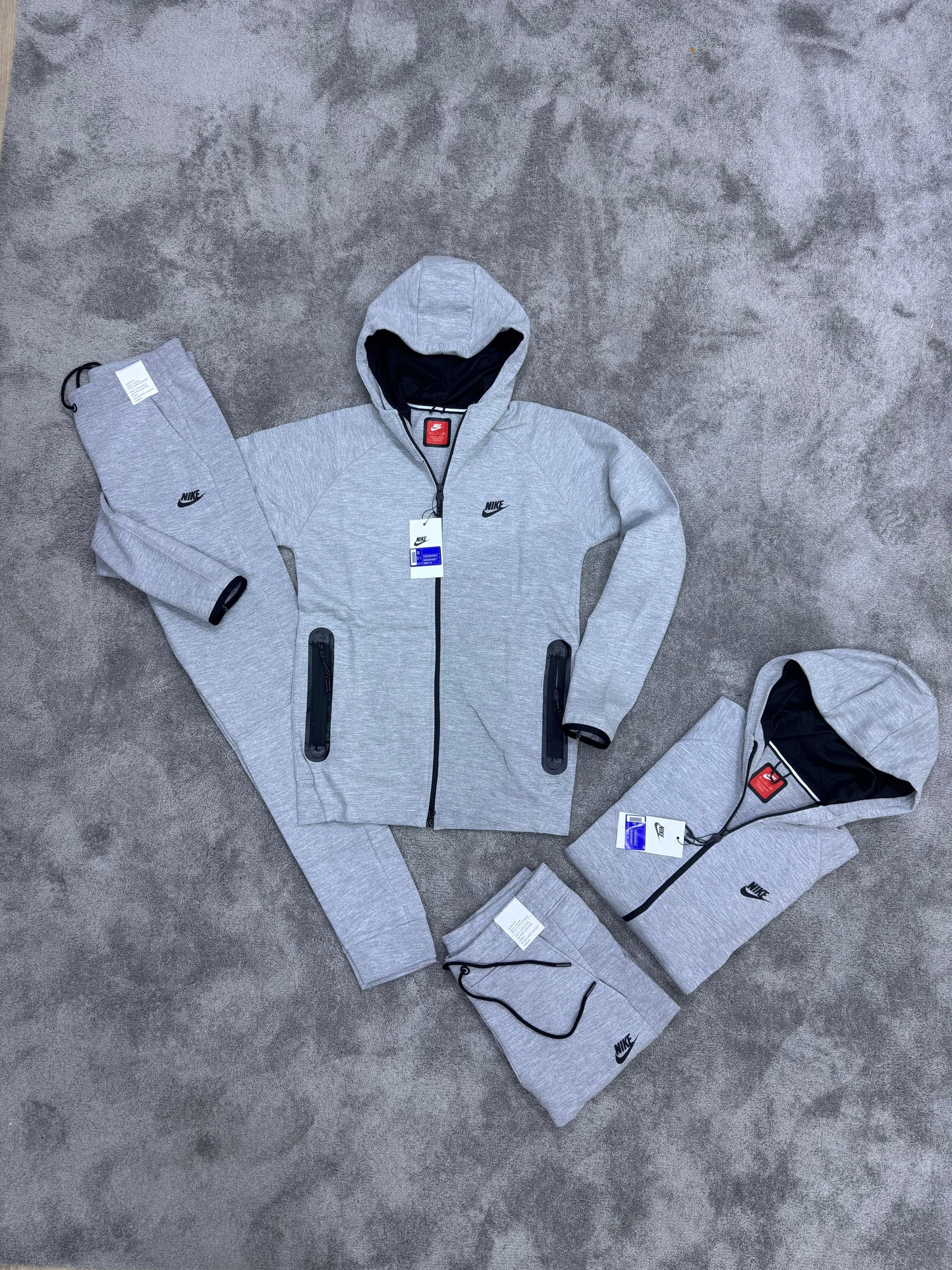 NIKE TECH FLEECE • GRIS