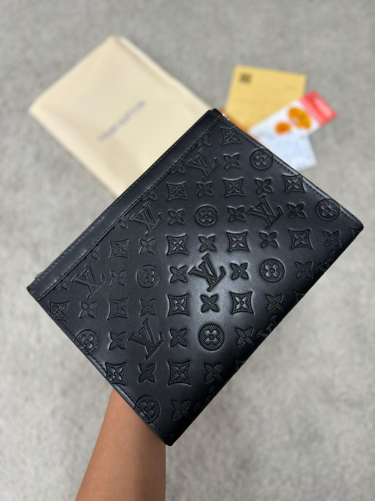 BOLSITO MANO • LOUIS VUITTON